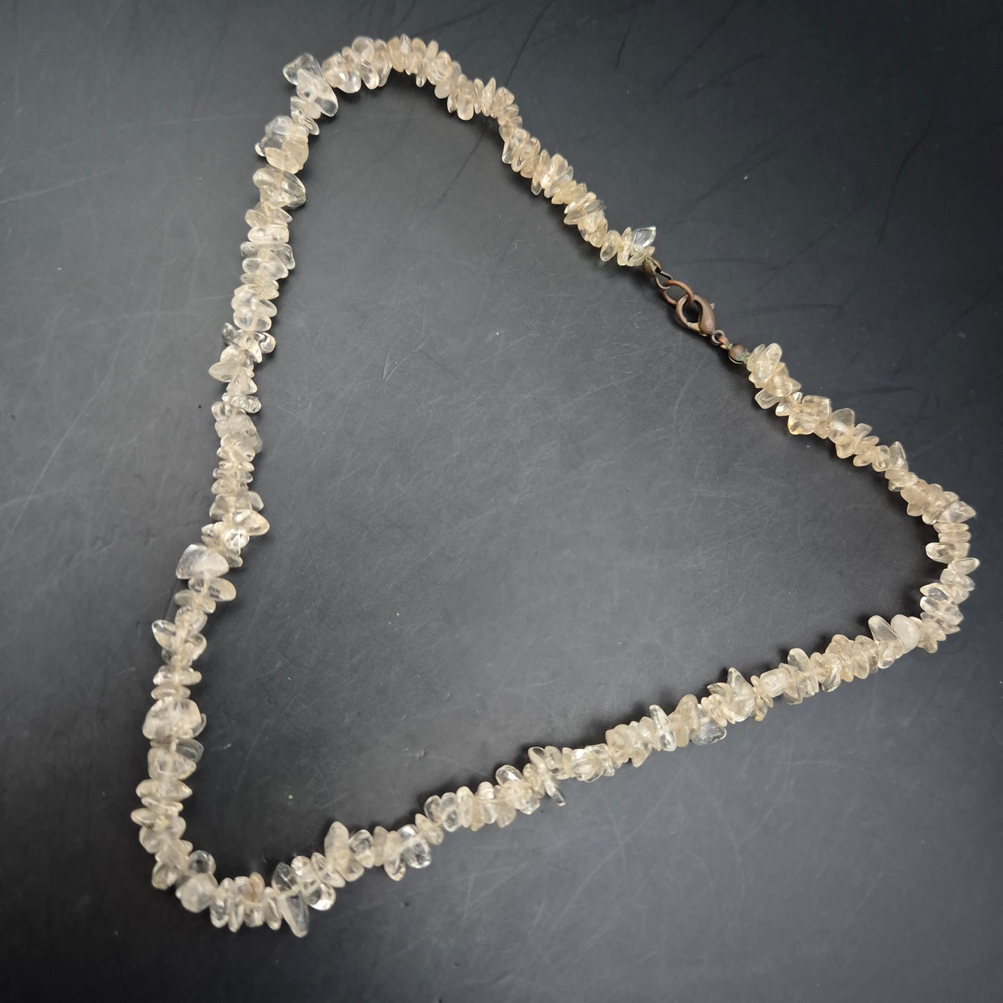 Elegante Damen Splitterkette aus hellgelbem Naturstein