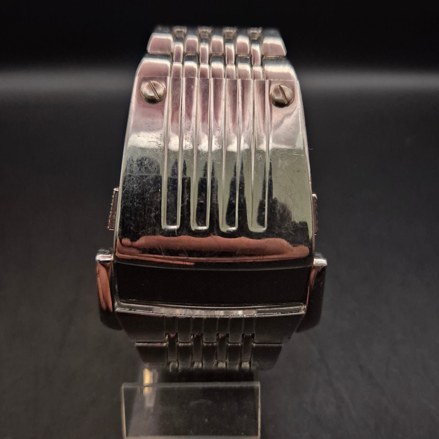 Auffällige Herren Uhr – Chromfarbenes Retro-Design (LED-Stil)