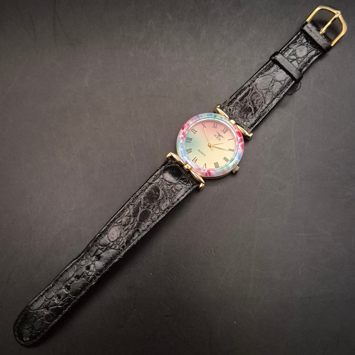 H&W Damen Uhr – Buntes Marmor-Gehäuse & Lederband