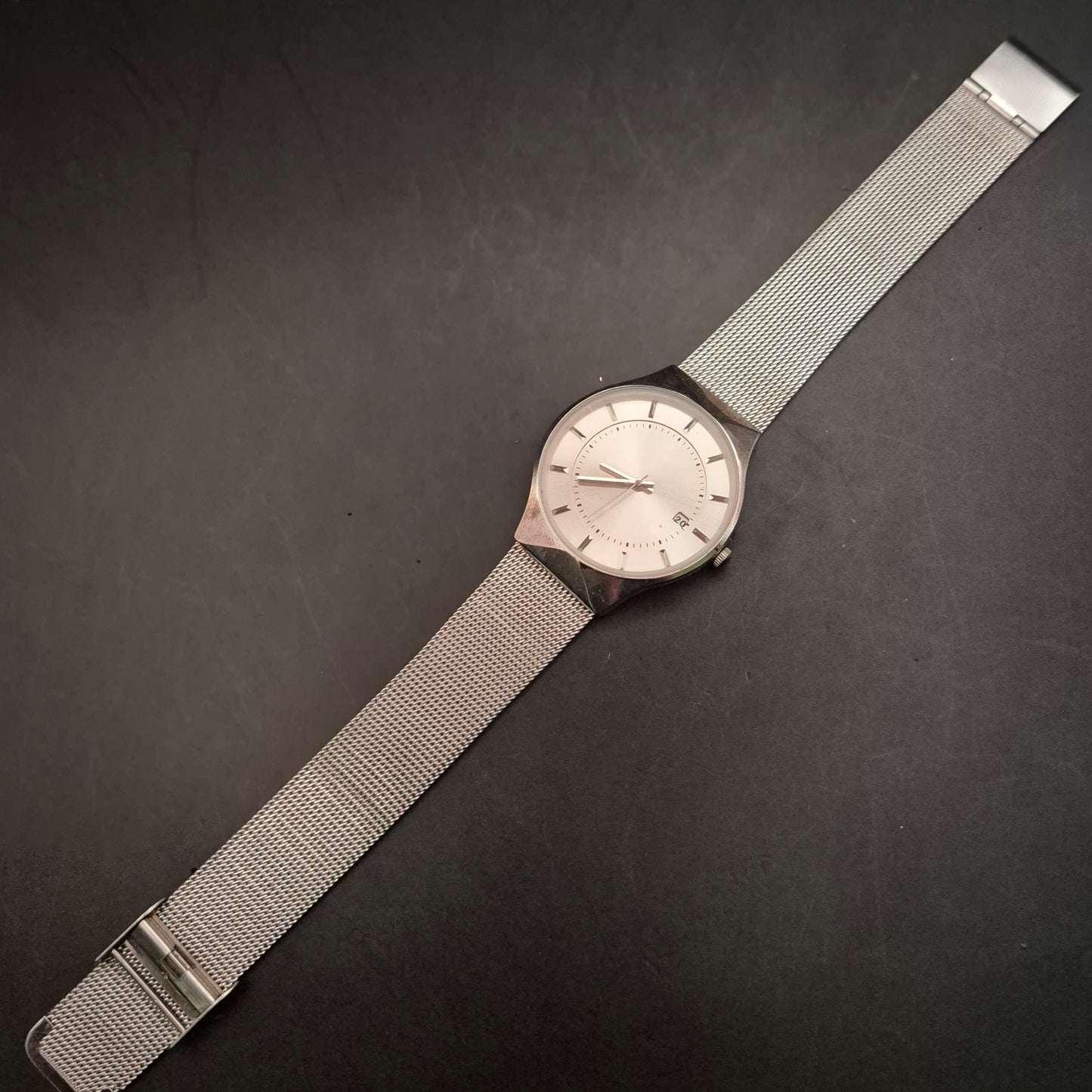 Minimalistische Herren Uhr – Slankes Design mit Milanaise-Armband