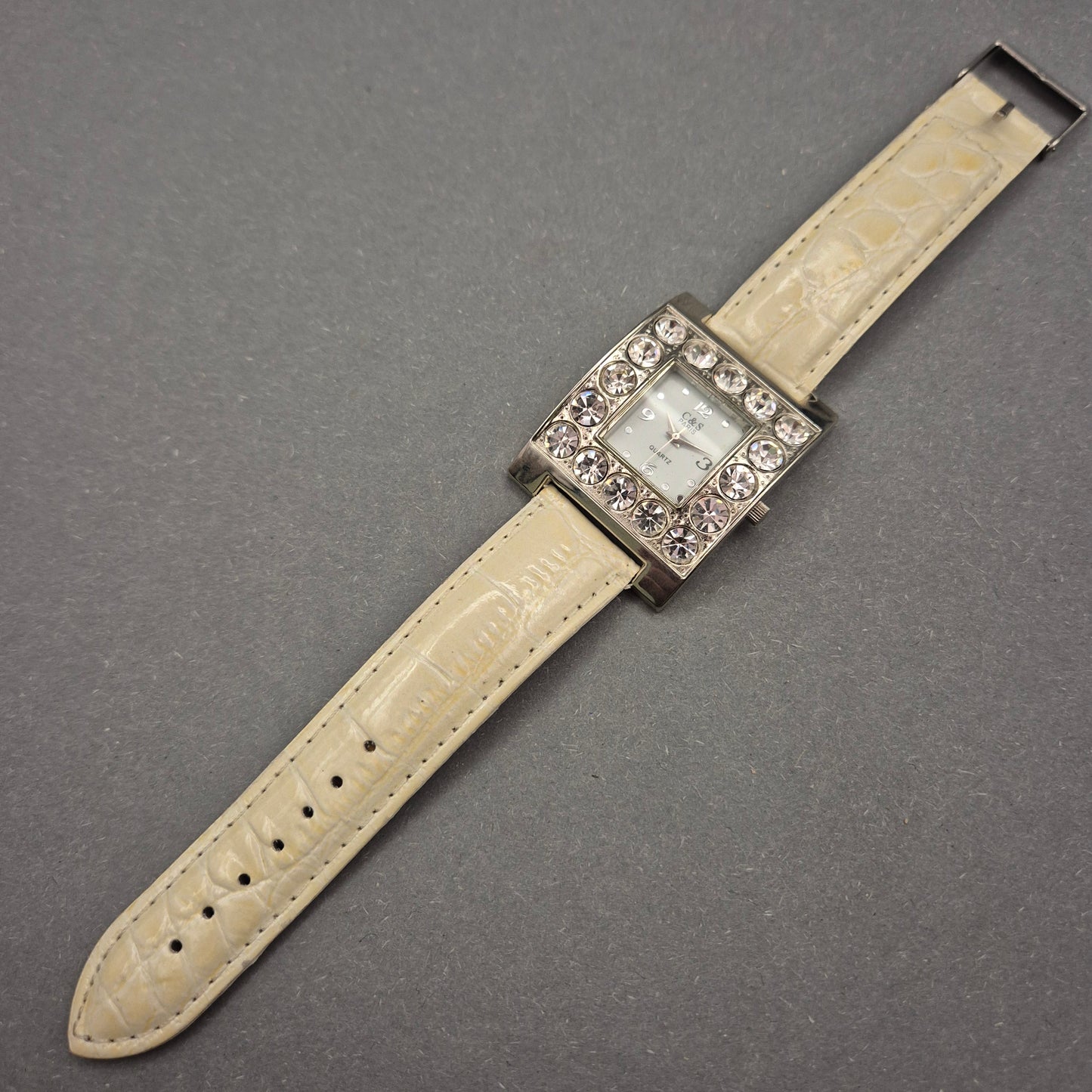 Elegante Damen Uhr von C&S Paris mit Kristallbesatz