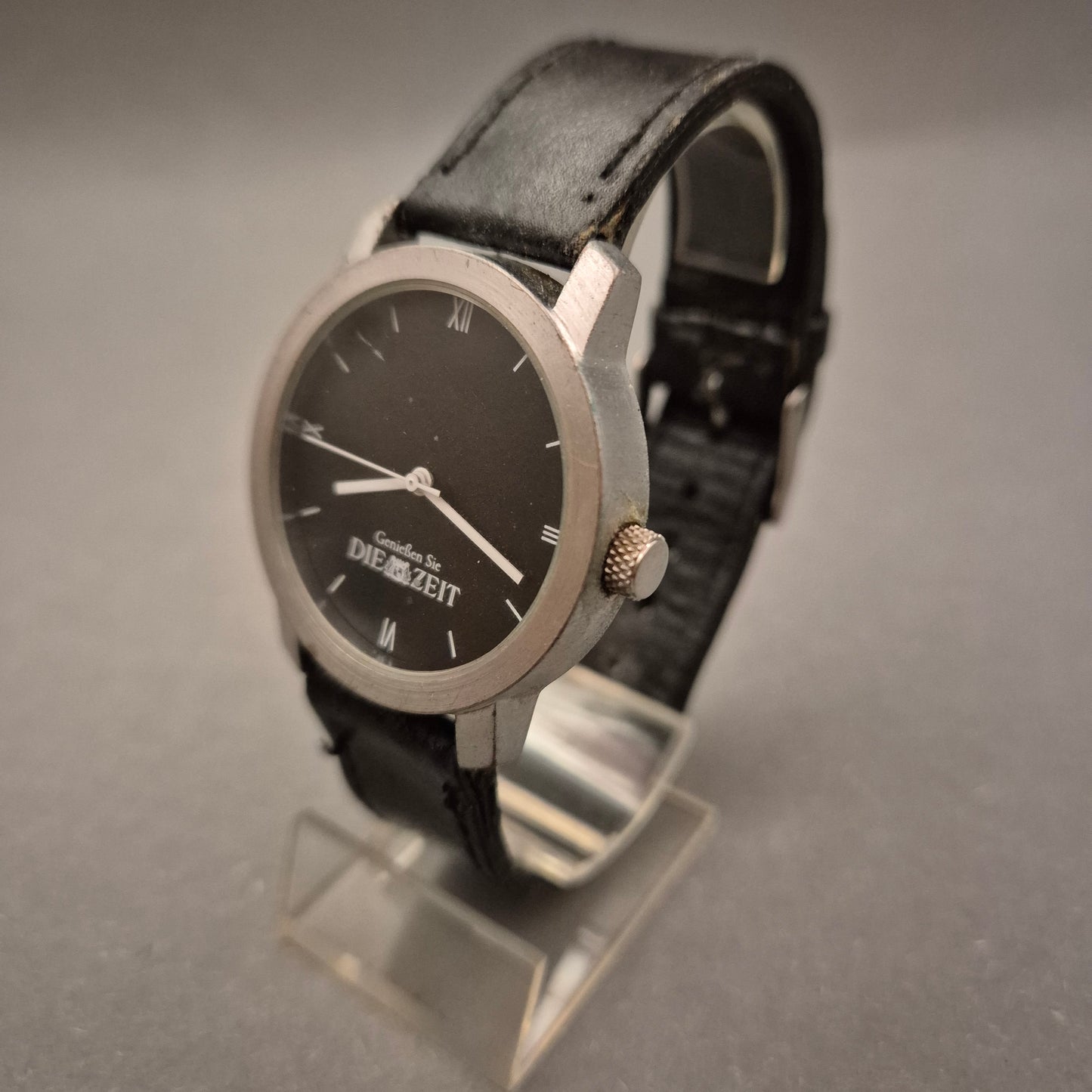 Minimalistische Herren Uhr – Schwarzes Zifferblatt und Slogan