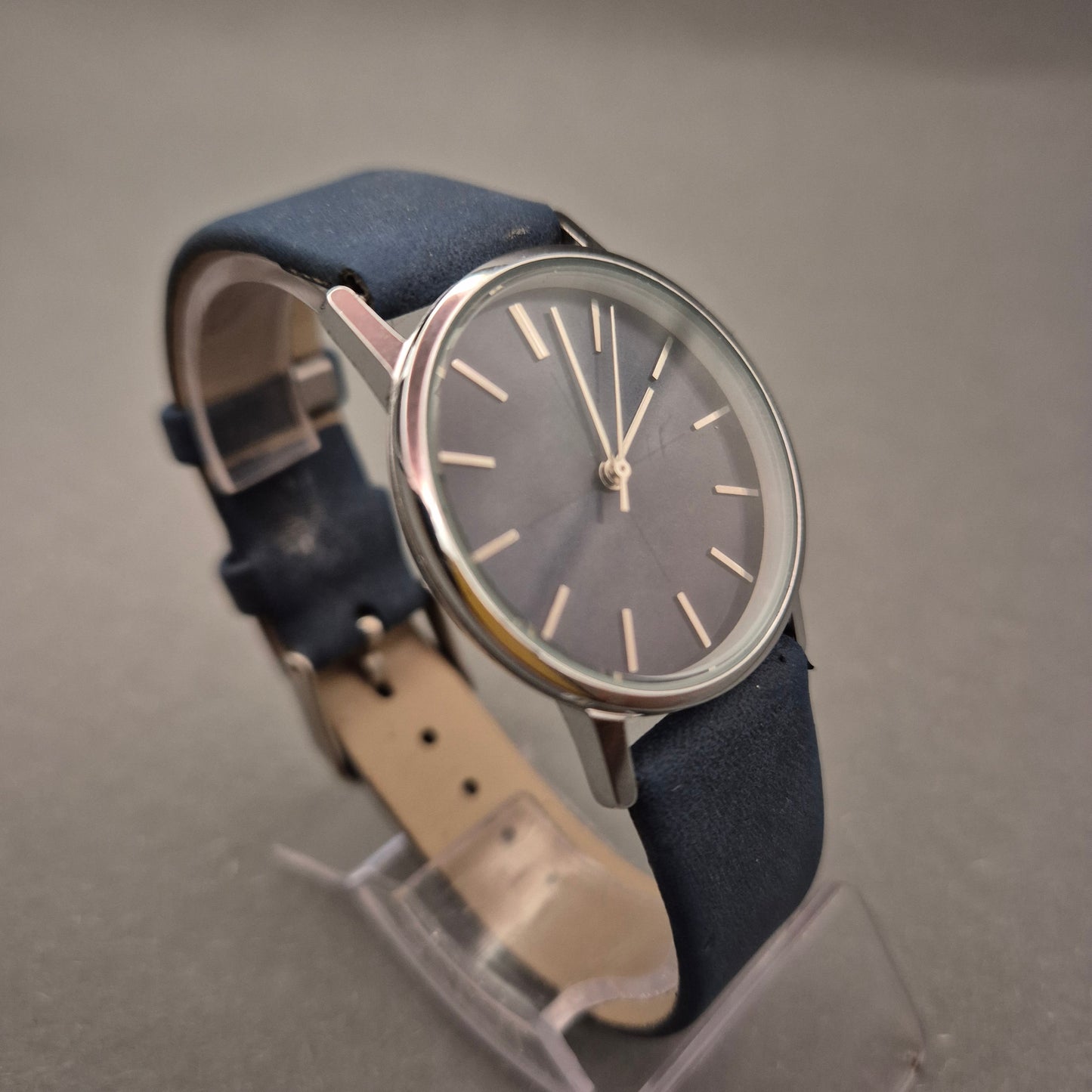 Minimalistische Damen Uhr – Dunkelblau mit Strich-Indexen