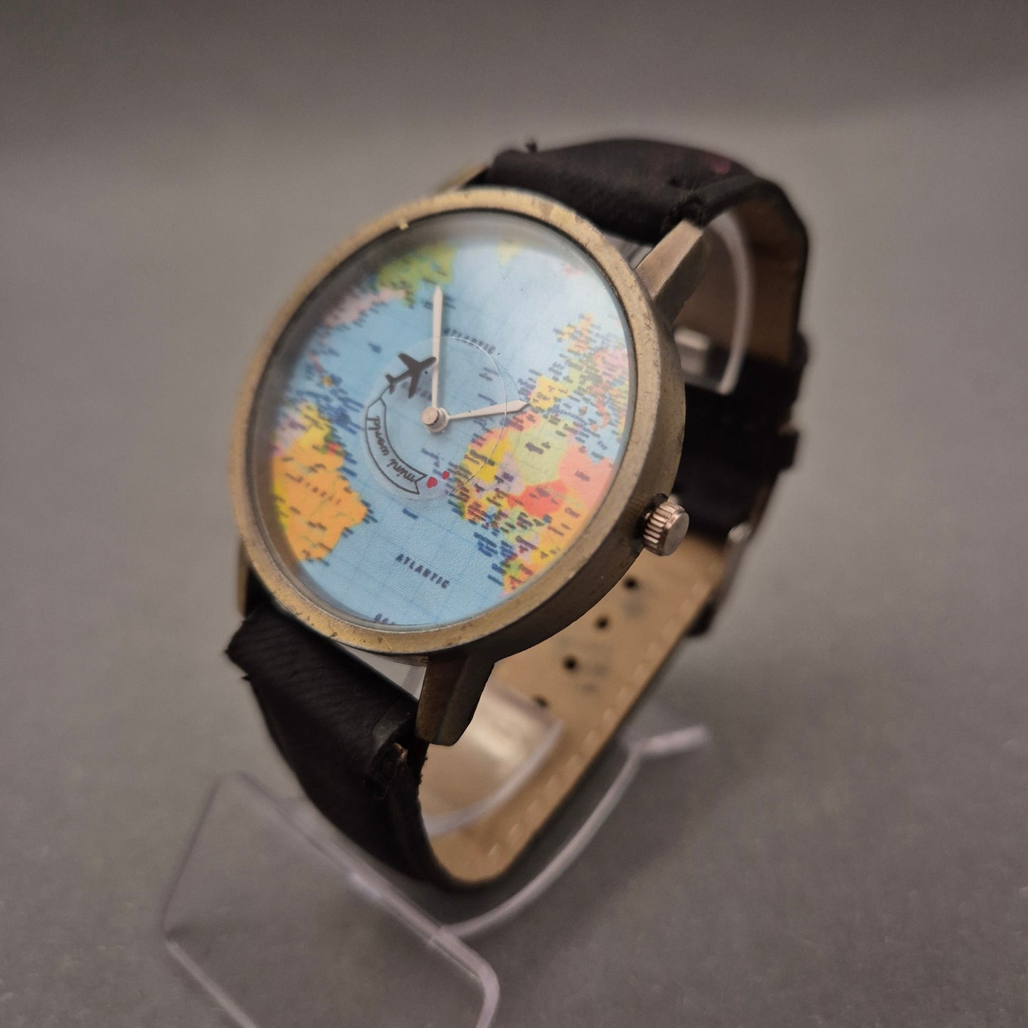 Einzigartige Weltkarten Uhr – Travel-Statement mit Flugzeug-Zeiger