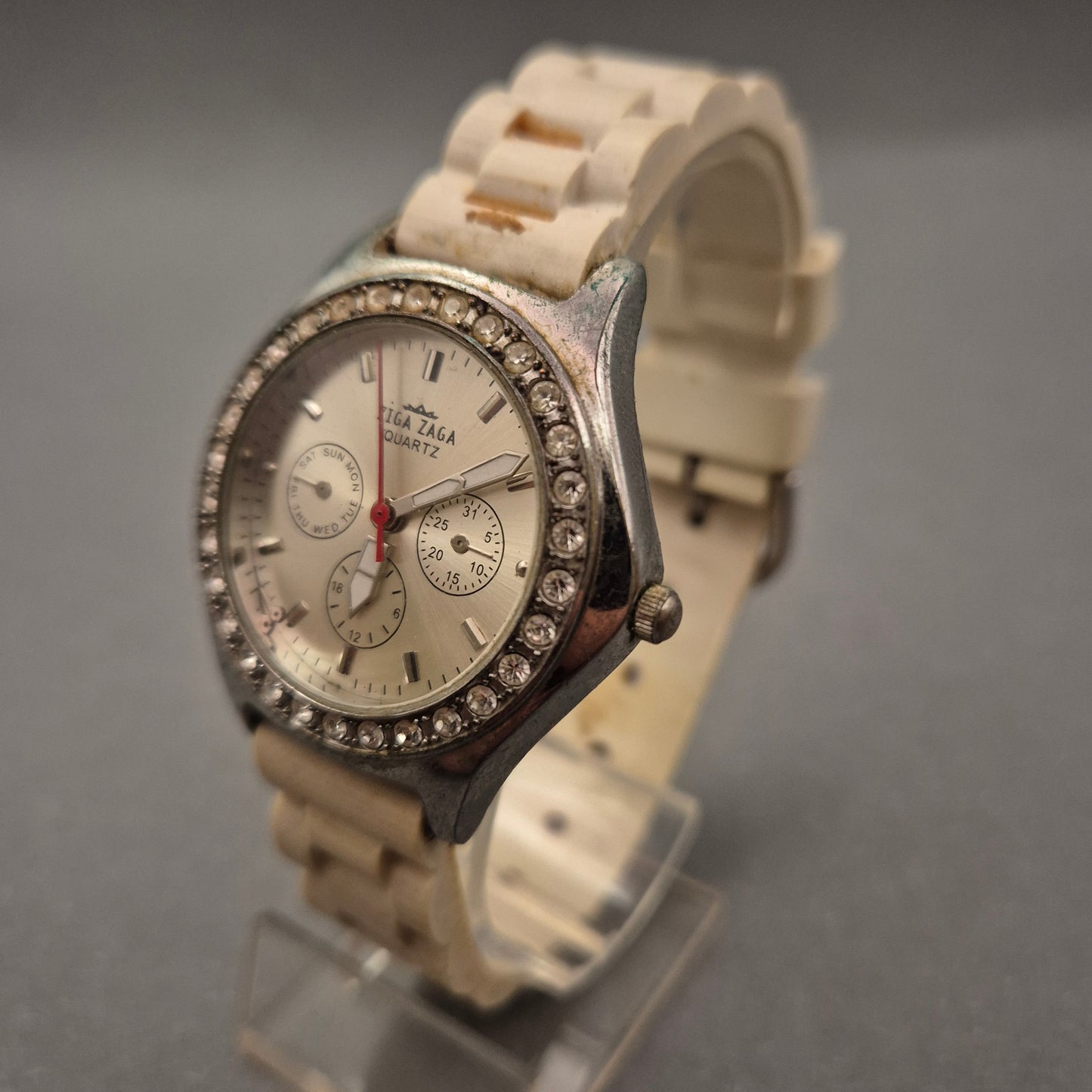 Modische Ziga Zaga Damen Uhr – Strasslünette & Sportliches Design