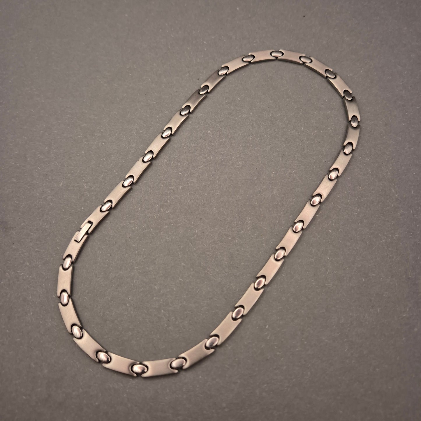 Modernes Glieder-Collier – Edelstahl-Look mit Minimalistischem Design