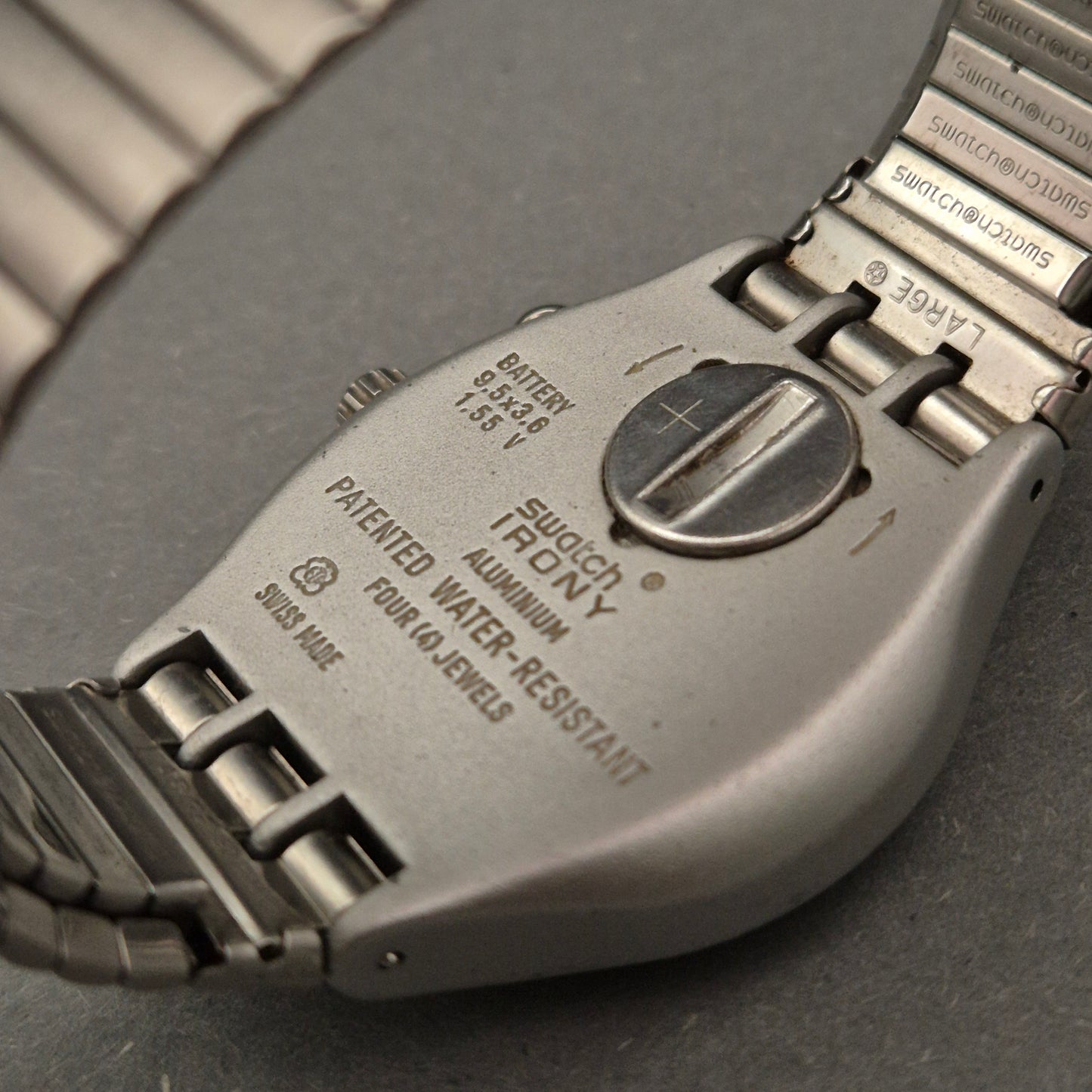 Swatch Irony Chronograph Herren Uhr – Sportliches Design aus Aluminium