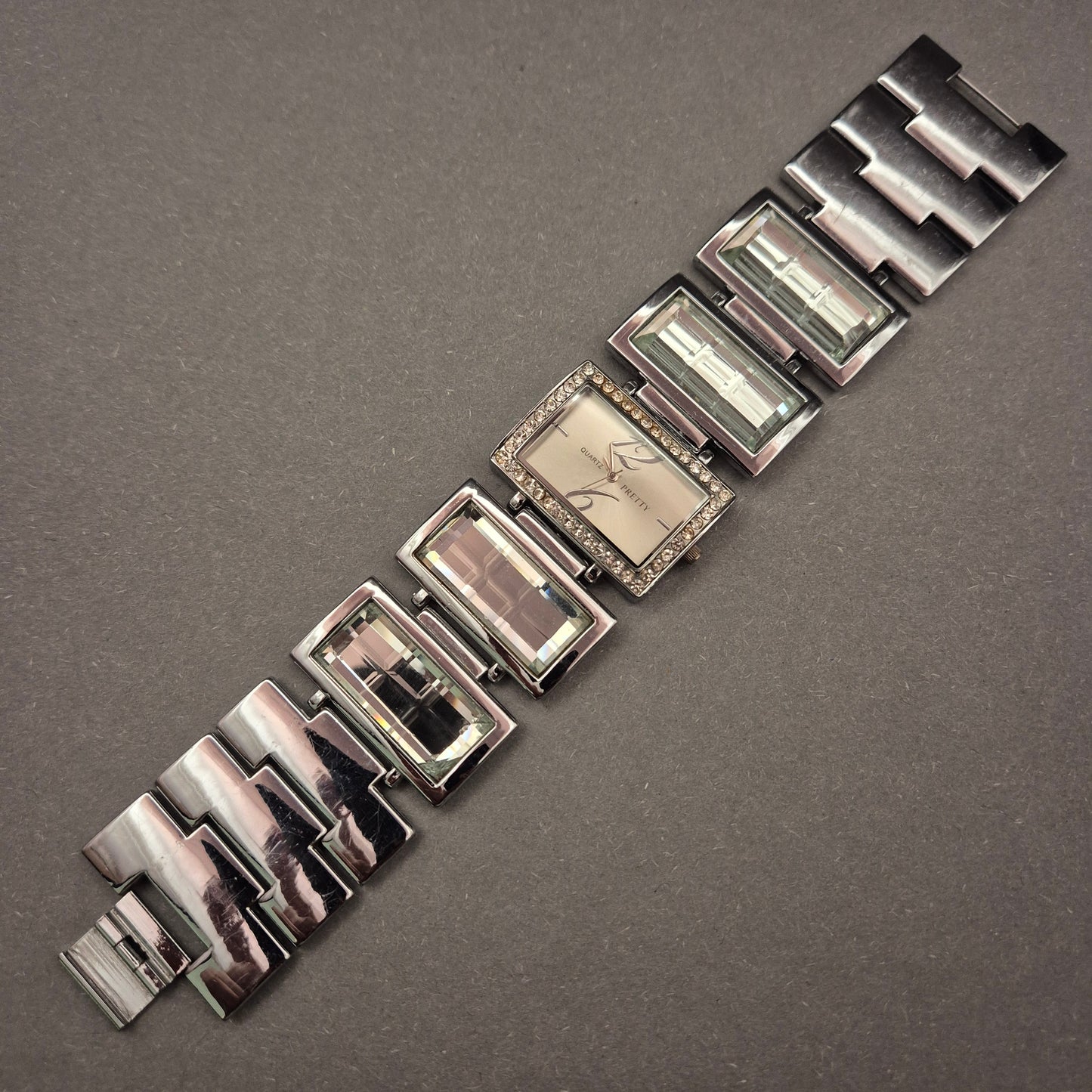 Glamouröse Damen Uhr mit Kristallstein-Armband – Quartz Pretty