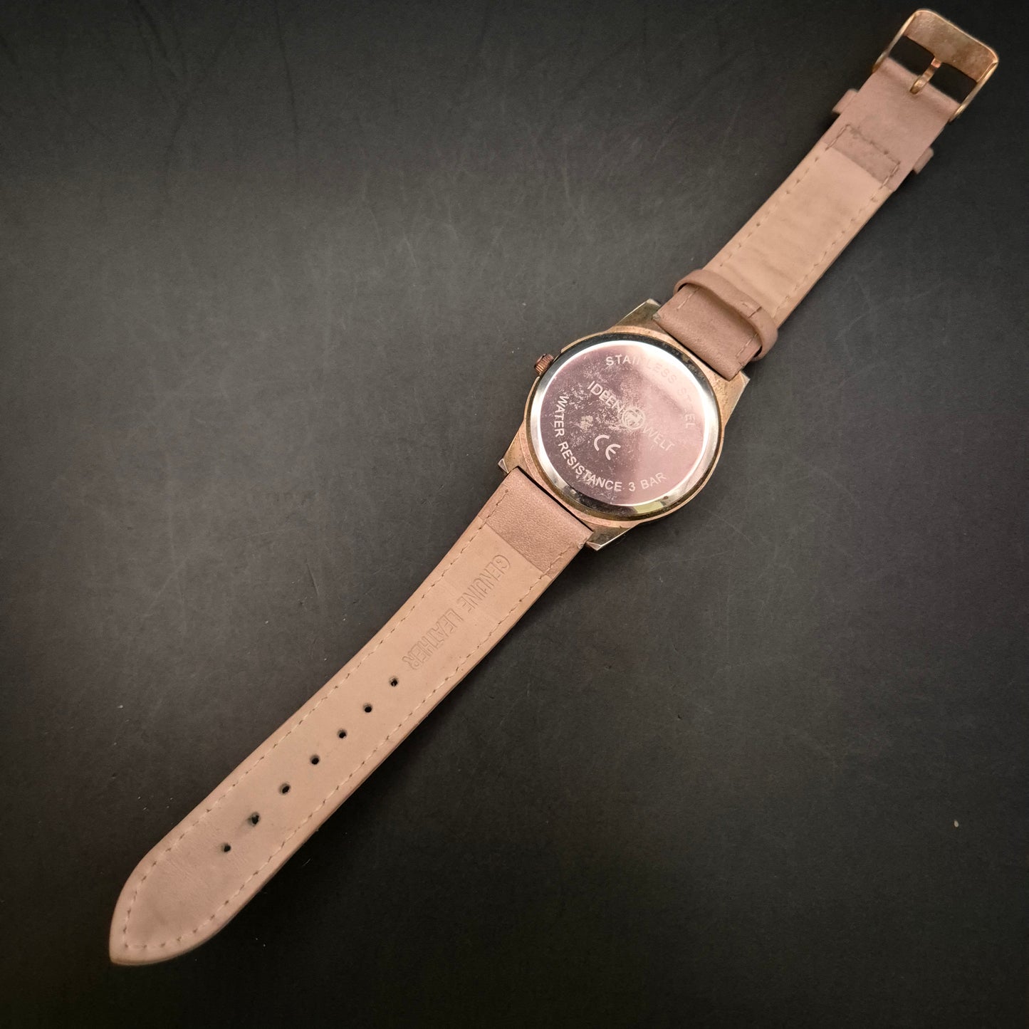 Schlichte Damen Uhr Ideen Welt mit rosafarbenem Lederarmband