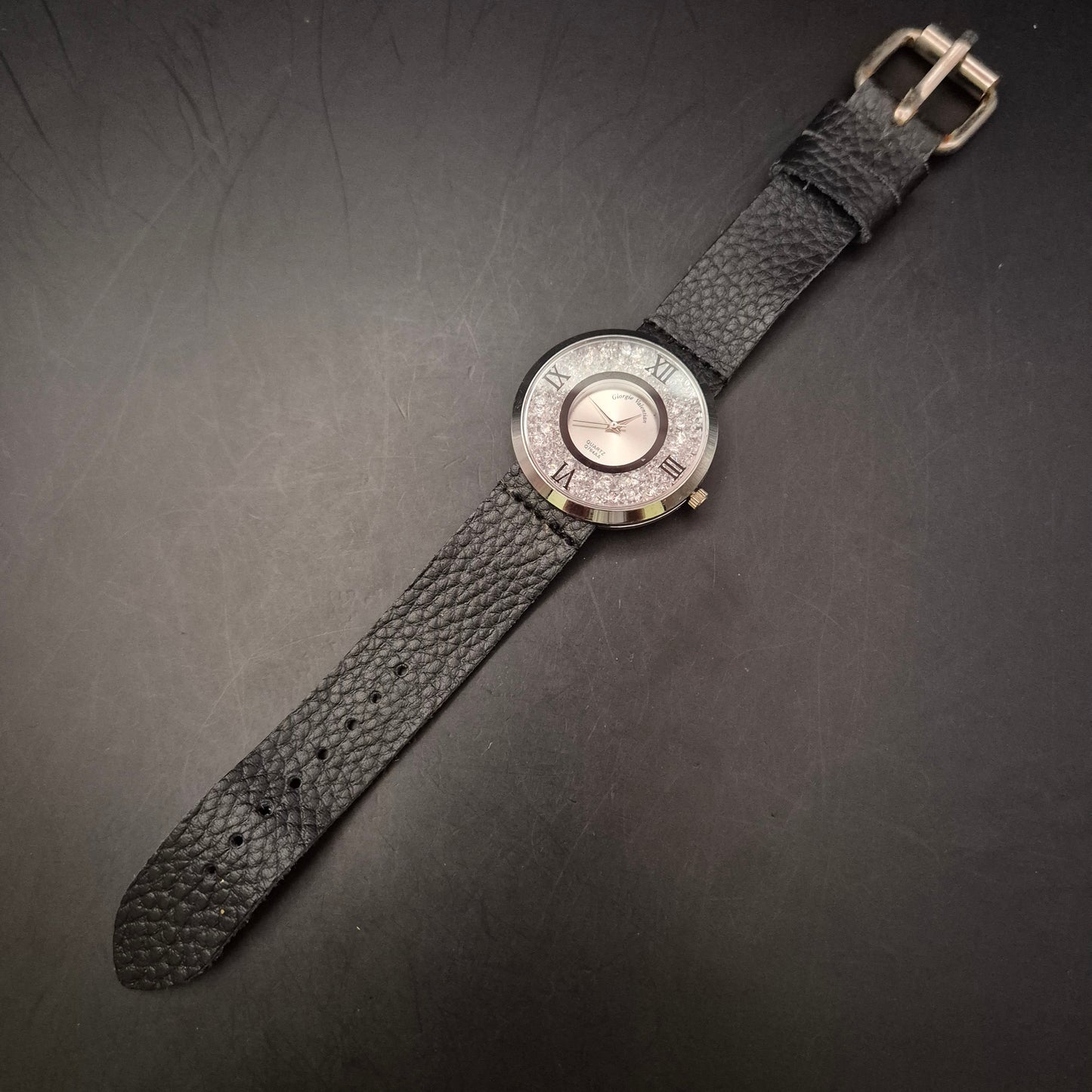 Elegante Damen Uhr von Giorgie Valentin – Funkelndes Design mit Lederarmband
