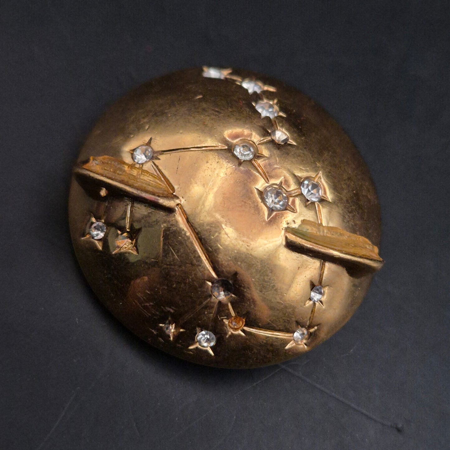 Vintage Brosche in Goldoptik – Weltkugel mit Sternbild und Strass