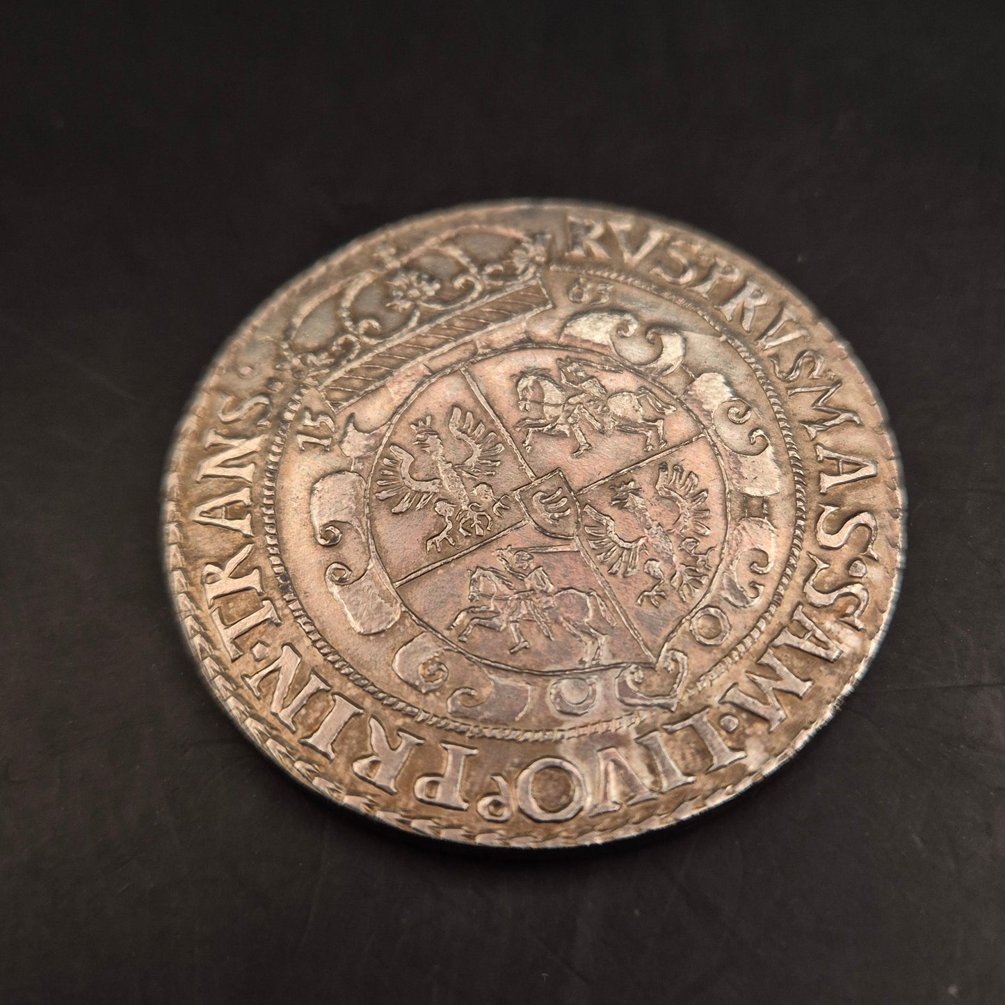 Silberfarbene Nachbildung einer historischen Münze – Motiv: Stephanus Bathory