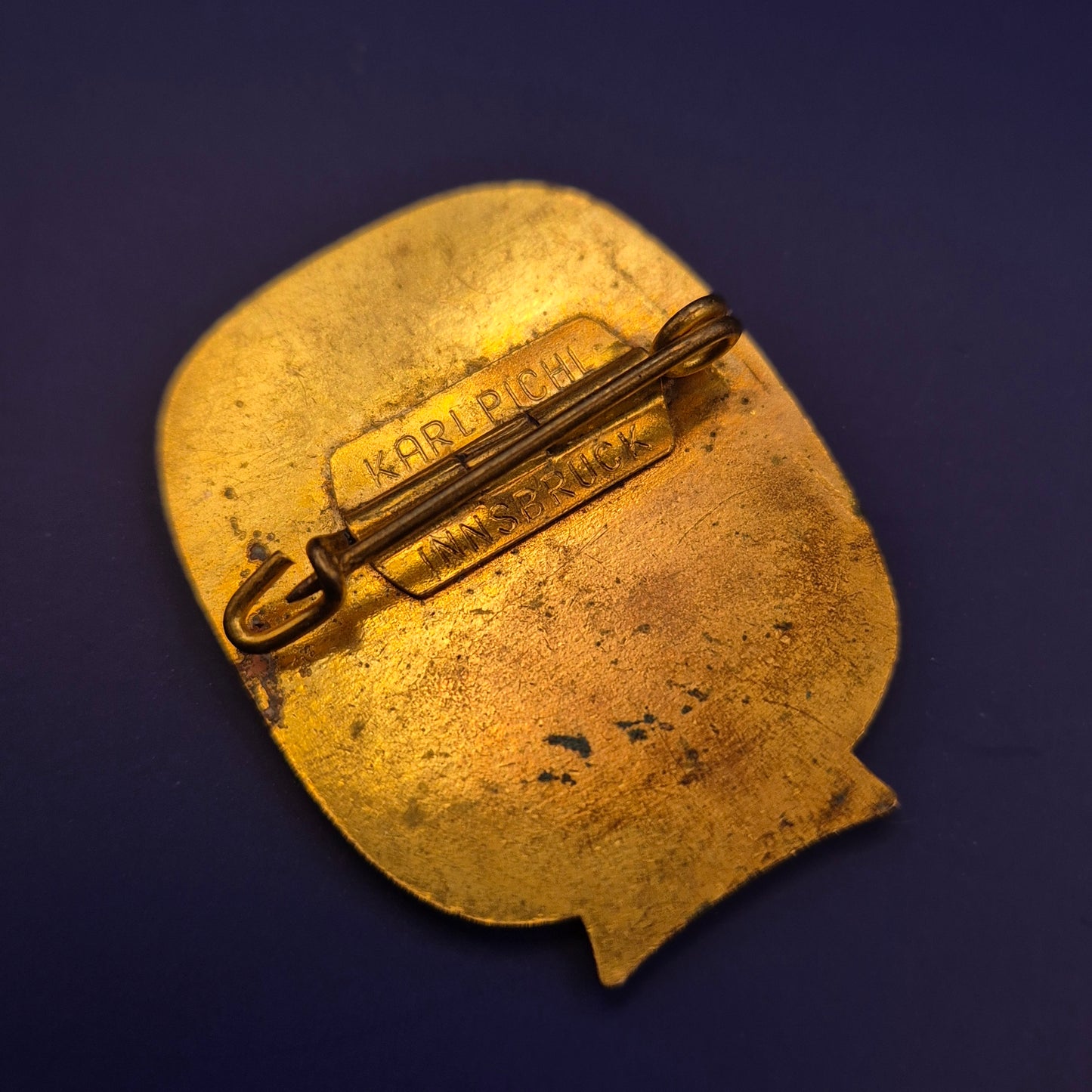 Vintage Brosche „5 Jahre Gasthaus Lofer“ – Emaille Pin