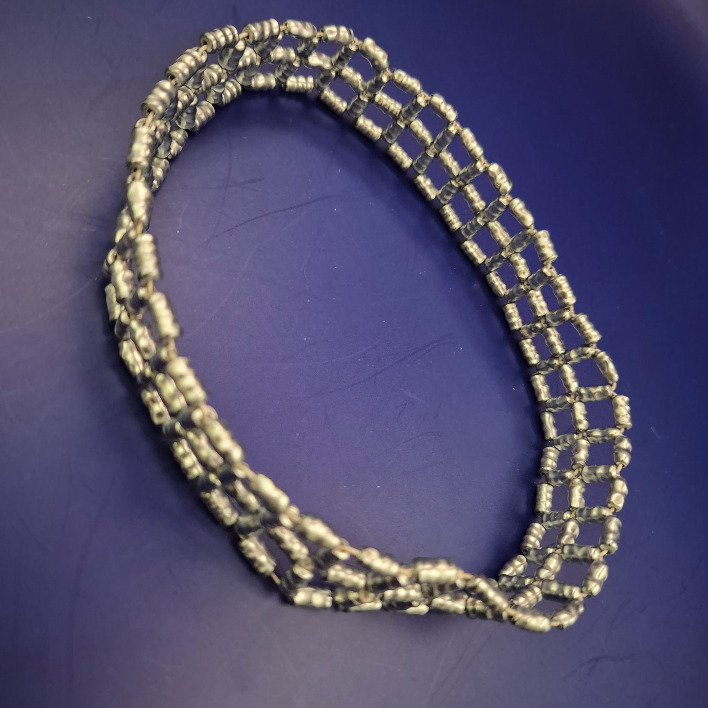 Vintage Glasperlen Collier – Silberfarbenes Netzdesign