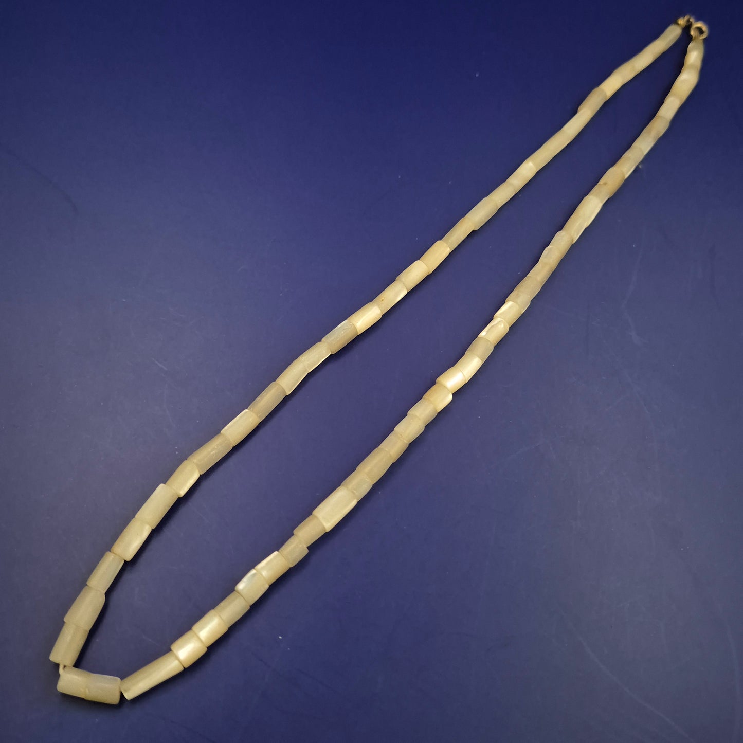 Schlichte Perlen Halskette – Minimalistisches Design in Beige