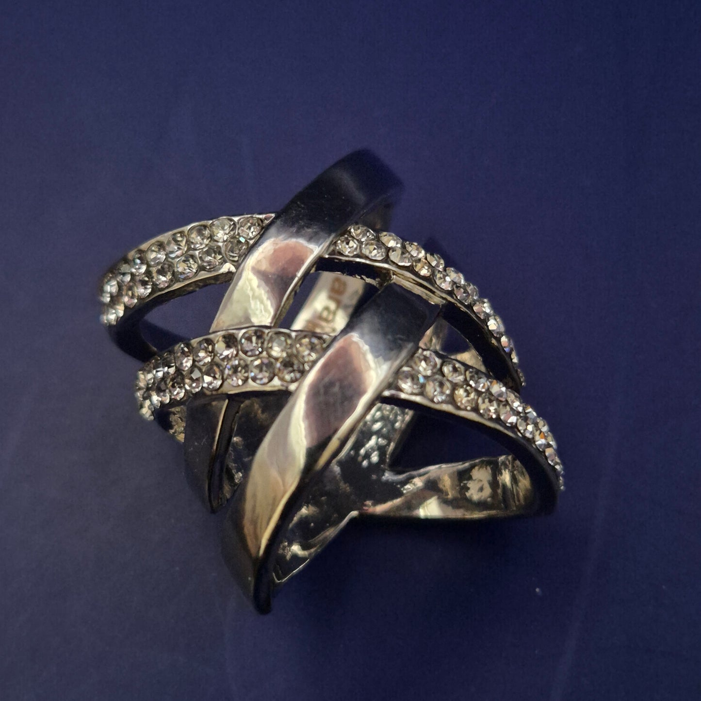 Silberfarbener O-Ring mit Strass – Glanzvolles Statement-Piece