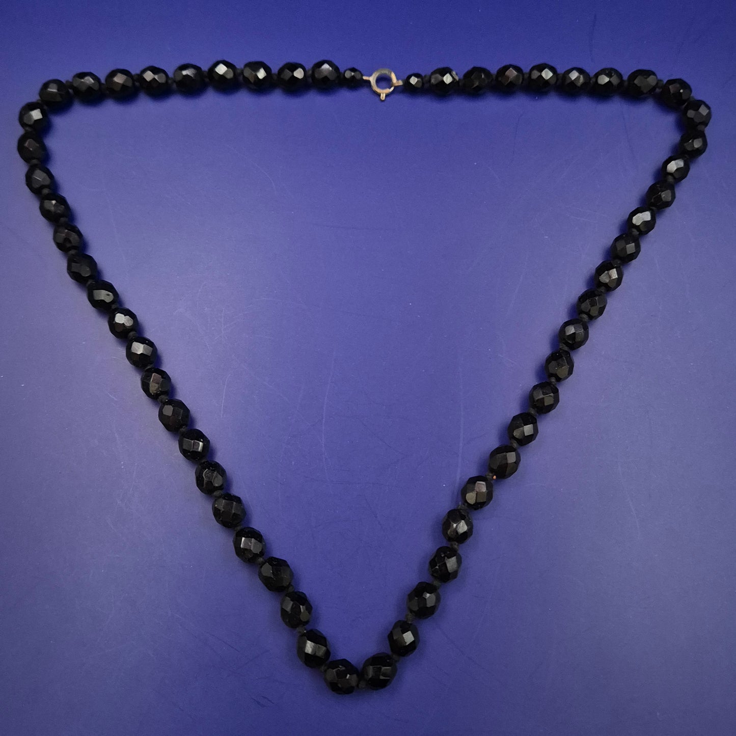 Facettierte schwarze Glasperlen Halskette – Klassisch & elegant