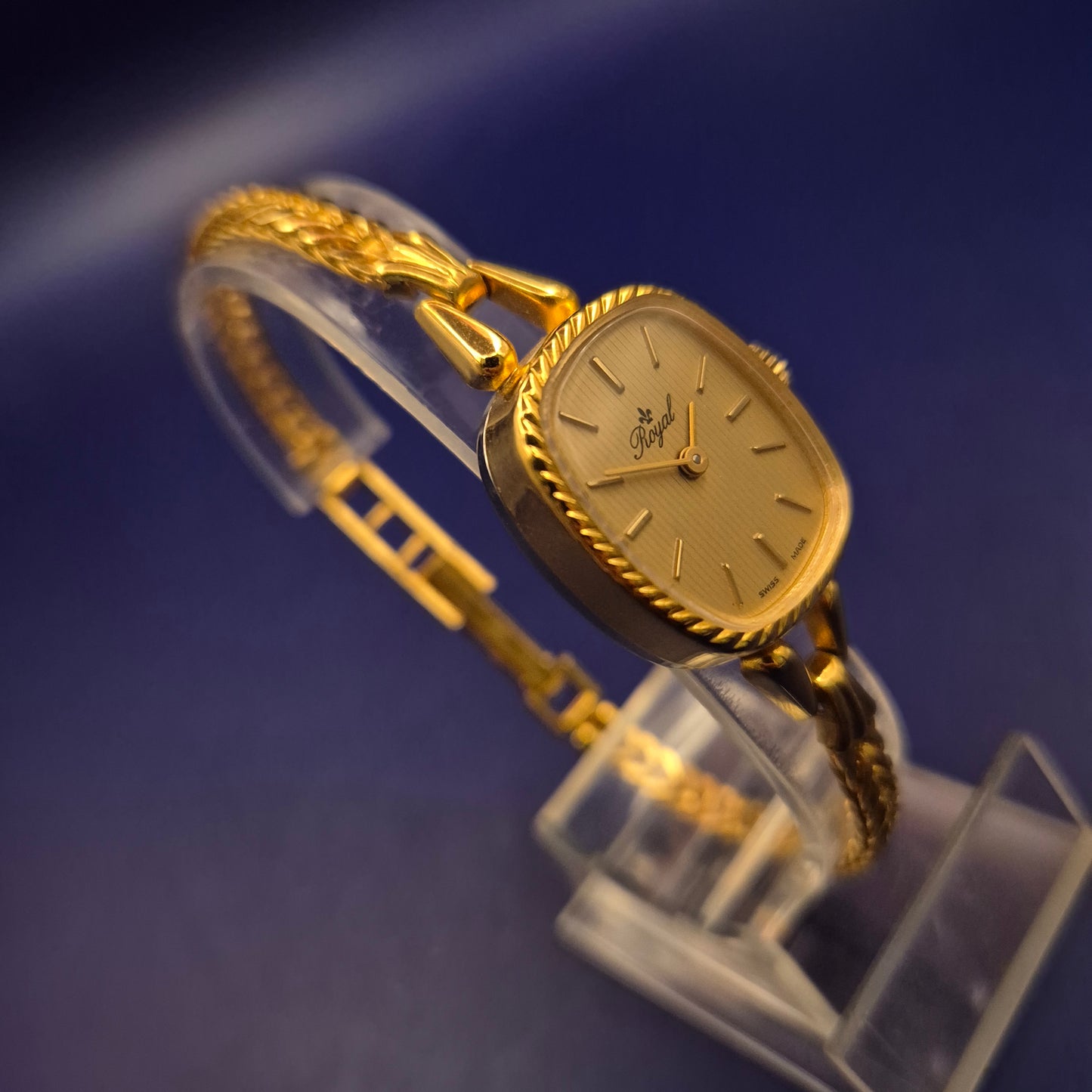 Elegante Royal Damen Uhr – Vintage-Stil in Gold-Optik mit Flechtarmband