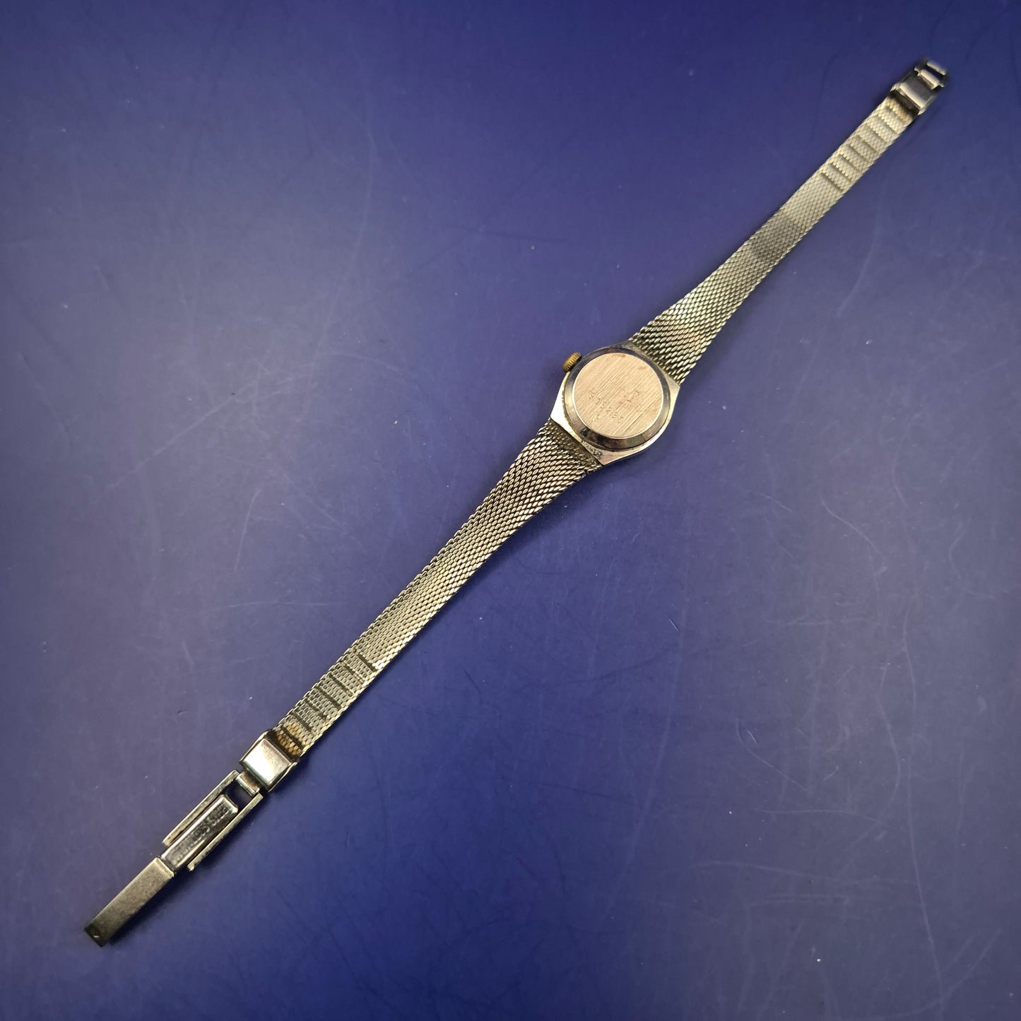 Klassische Dugena Damen Uhr – Vintage Silber-Look mit Milanaise-Armband