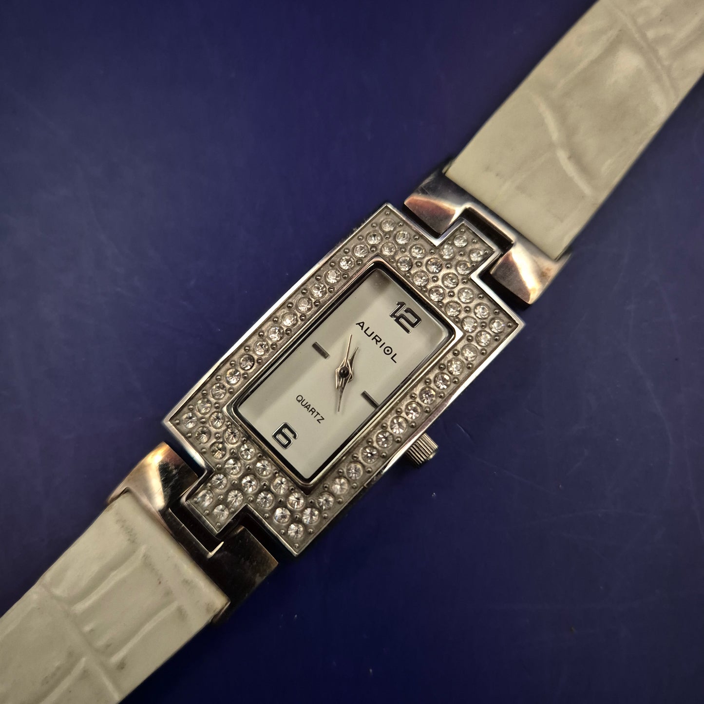 Elegante Auriol Damen Uhr – Rechteckiges Design mit Strassbesatz