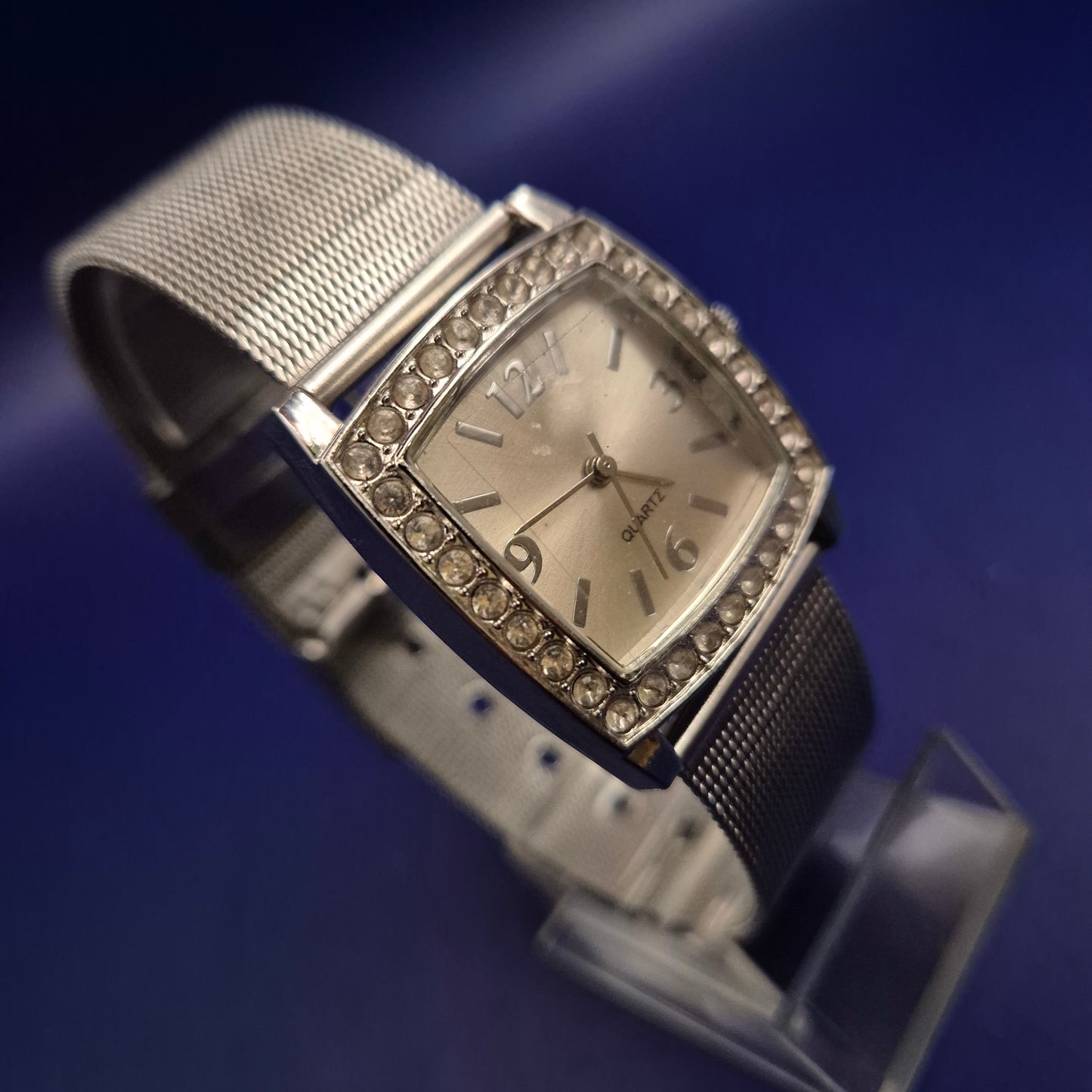 Elegante Damen Uhr – Quadratisches Design mit Strass-Lünette