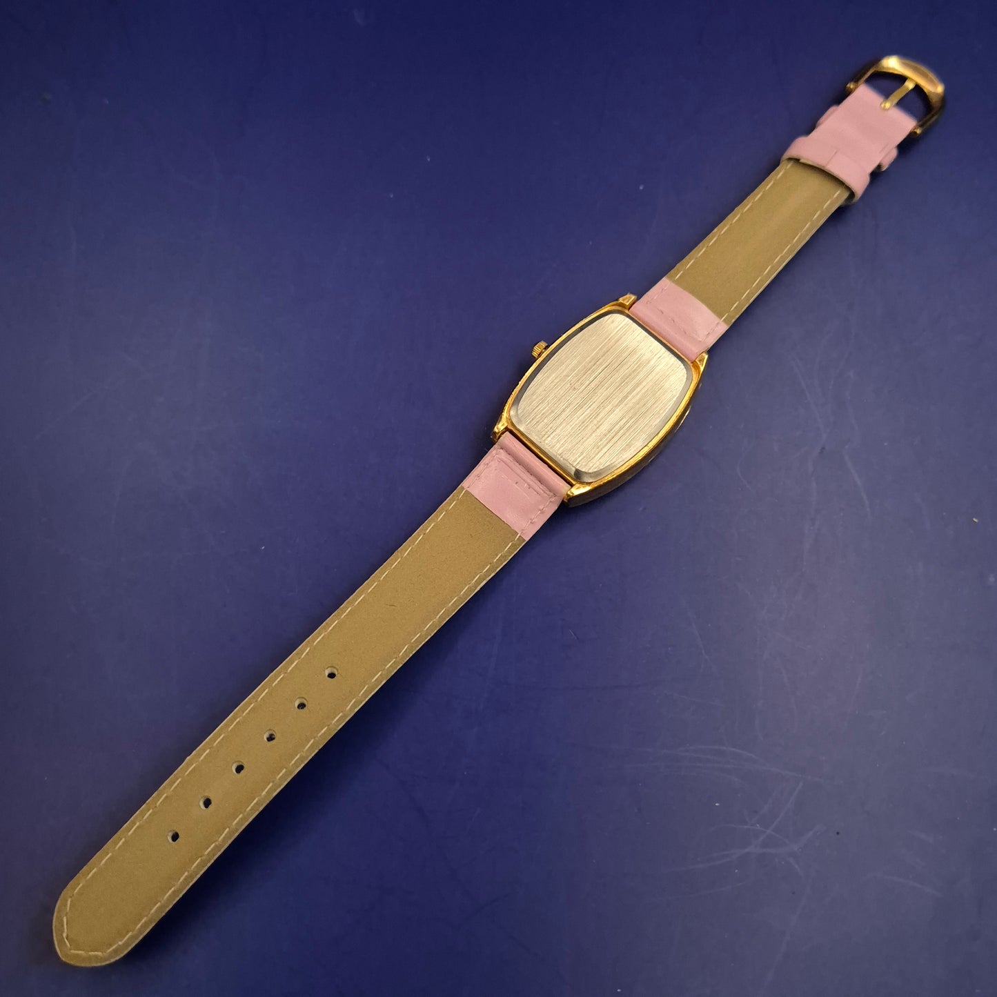 Elegante IK Damen Uhr – Glamouröses Design mit Kristallen & Perlmutt