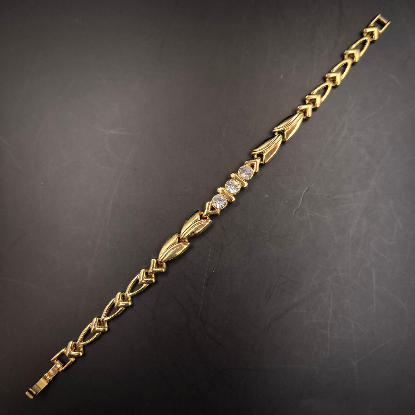 Elegantes Damen Armband in Goldoptik – Luxuriöses Design mit Kristallbesatz