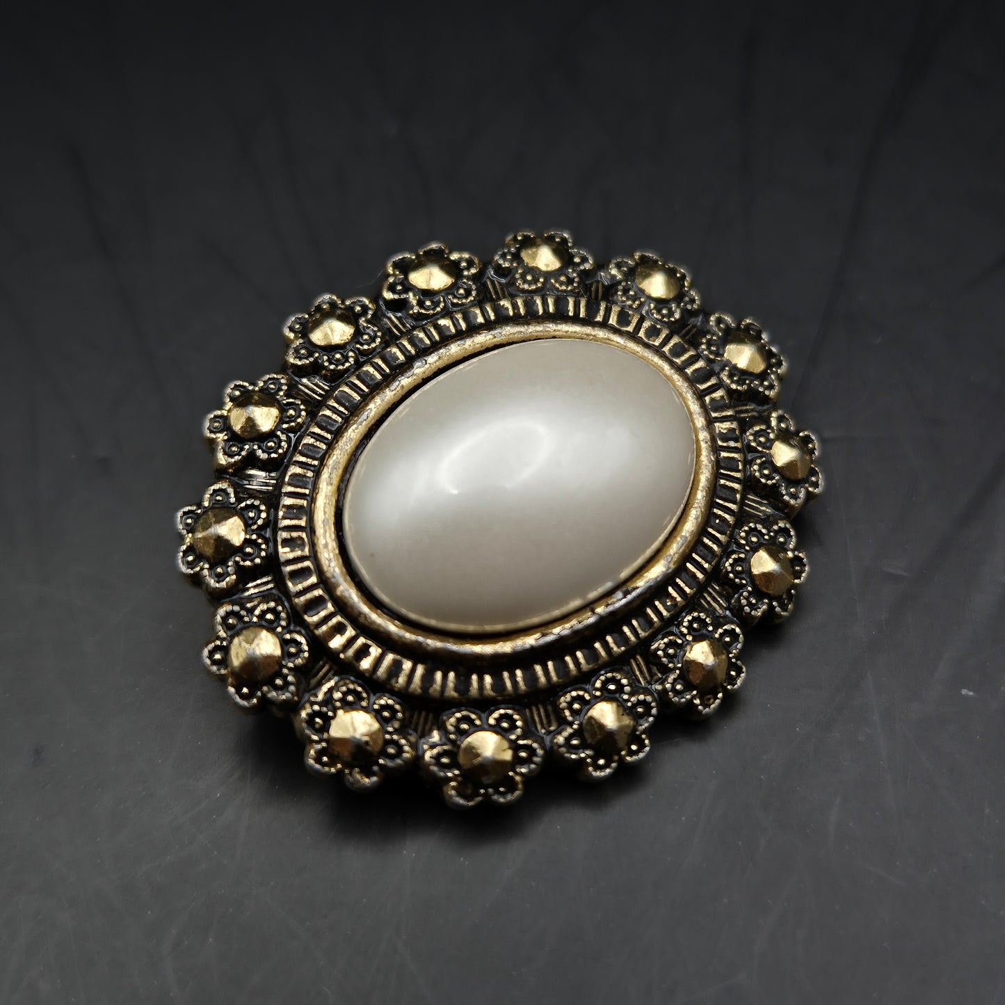 Edle Vintage Brosche mit Großer Perle – Klassisches Design aus Deutschland