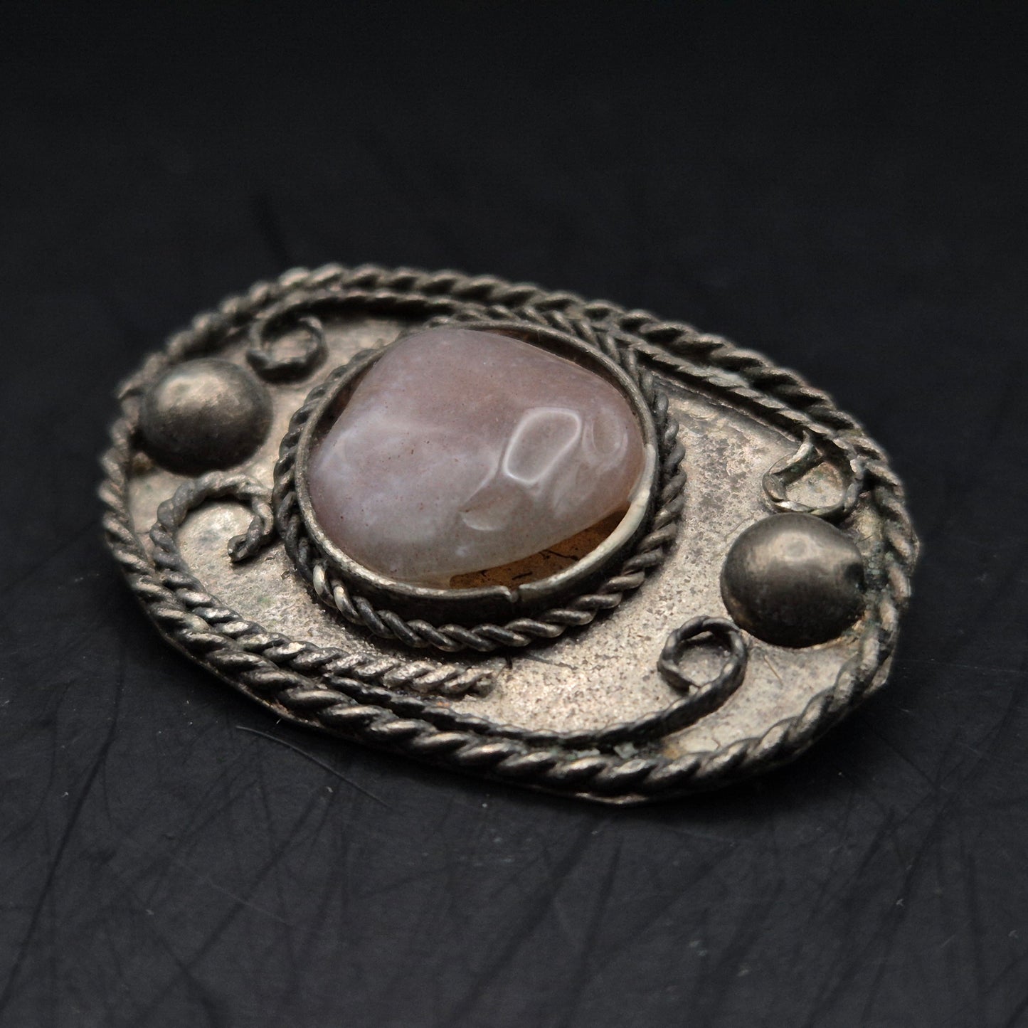 Vintage Brosche mit Naturstein – Antik-Stil Silber-Optik für Sammler