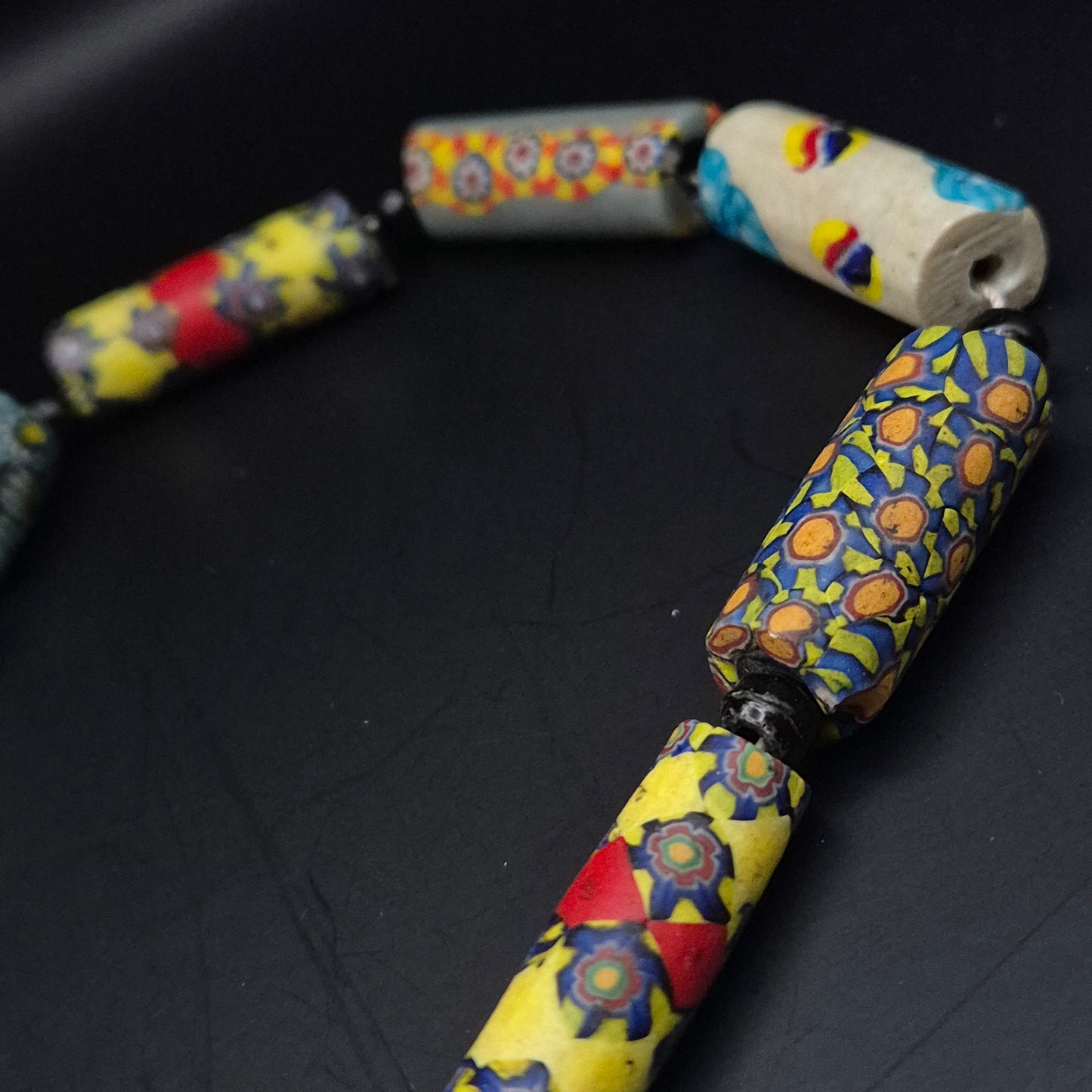 Antike Millefiori Glasperlen Kette – Farbenfrohe Afrikanische Handelsperlen
