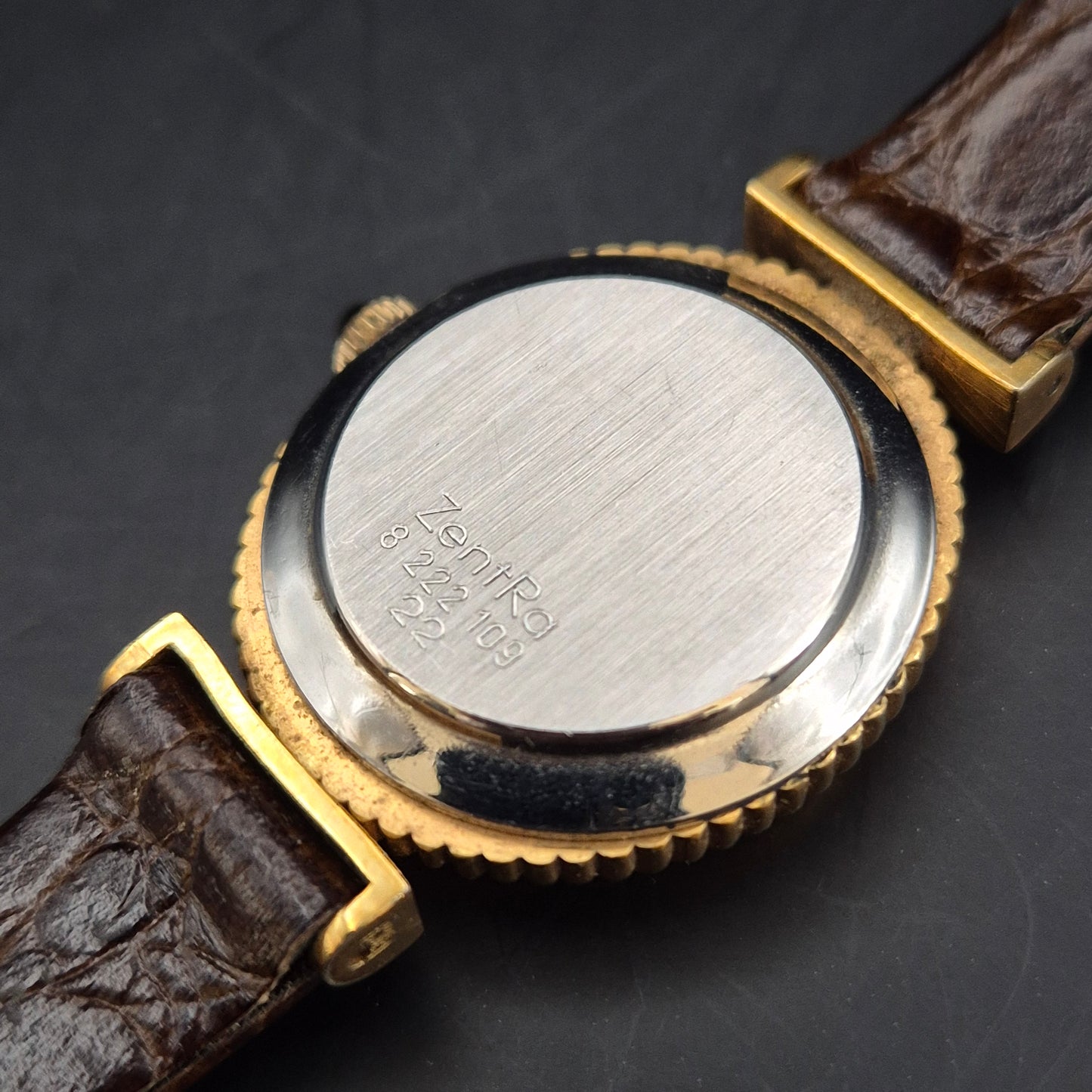 Elegante ZentRa Vintage Damen Uhr – Klassisches Design in Goldoptik