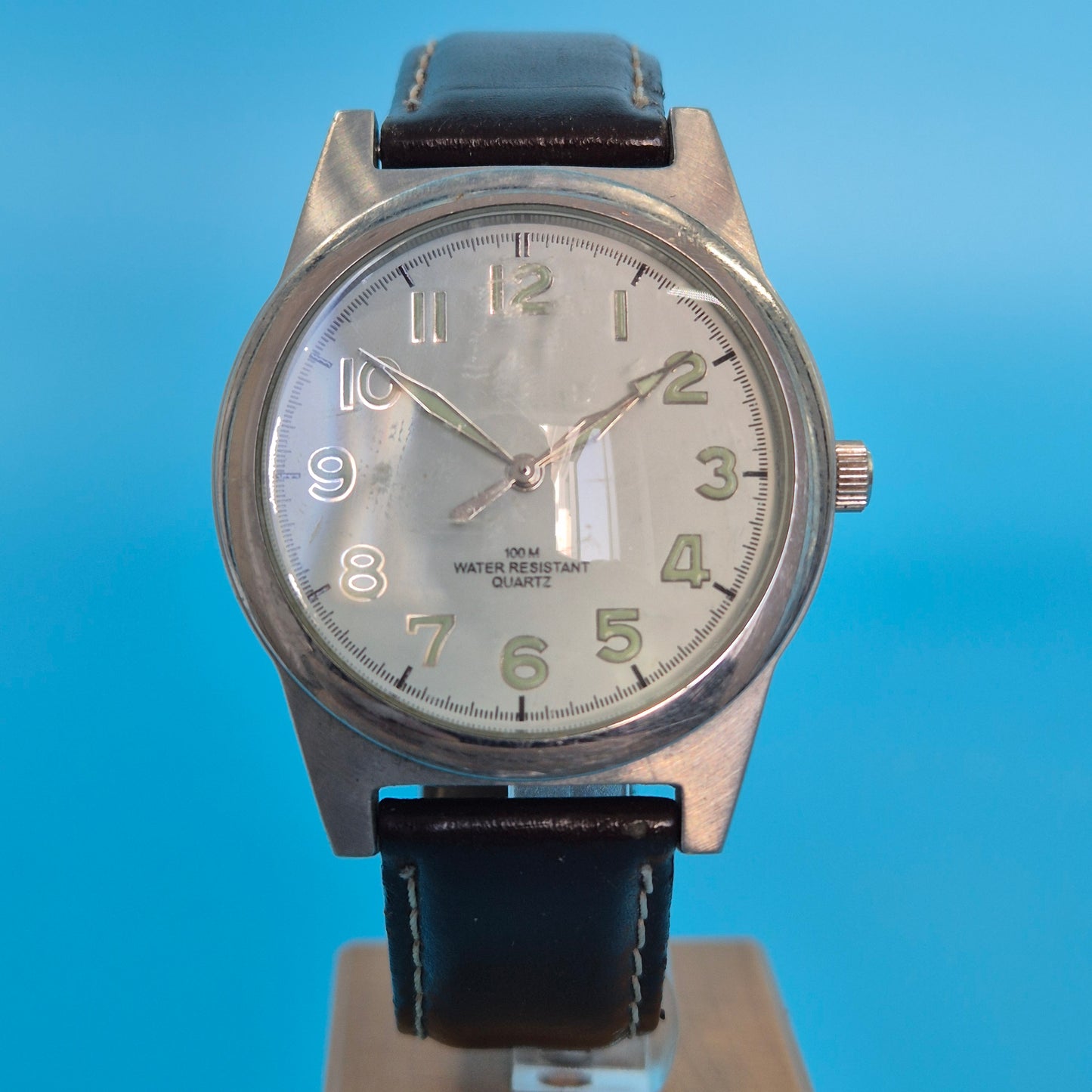 Klassische Herren Uhr – Robustes Design mit Leuchtzifferblatt