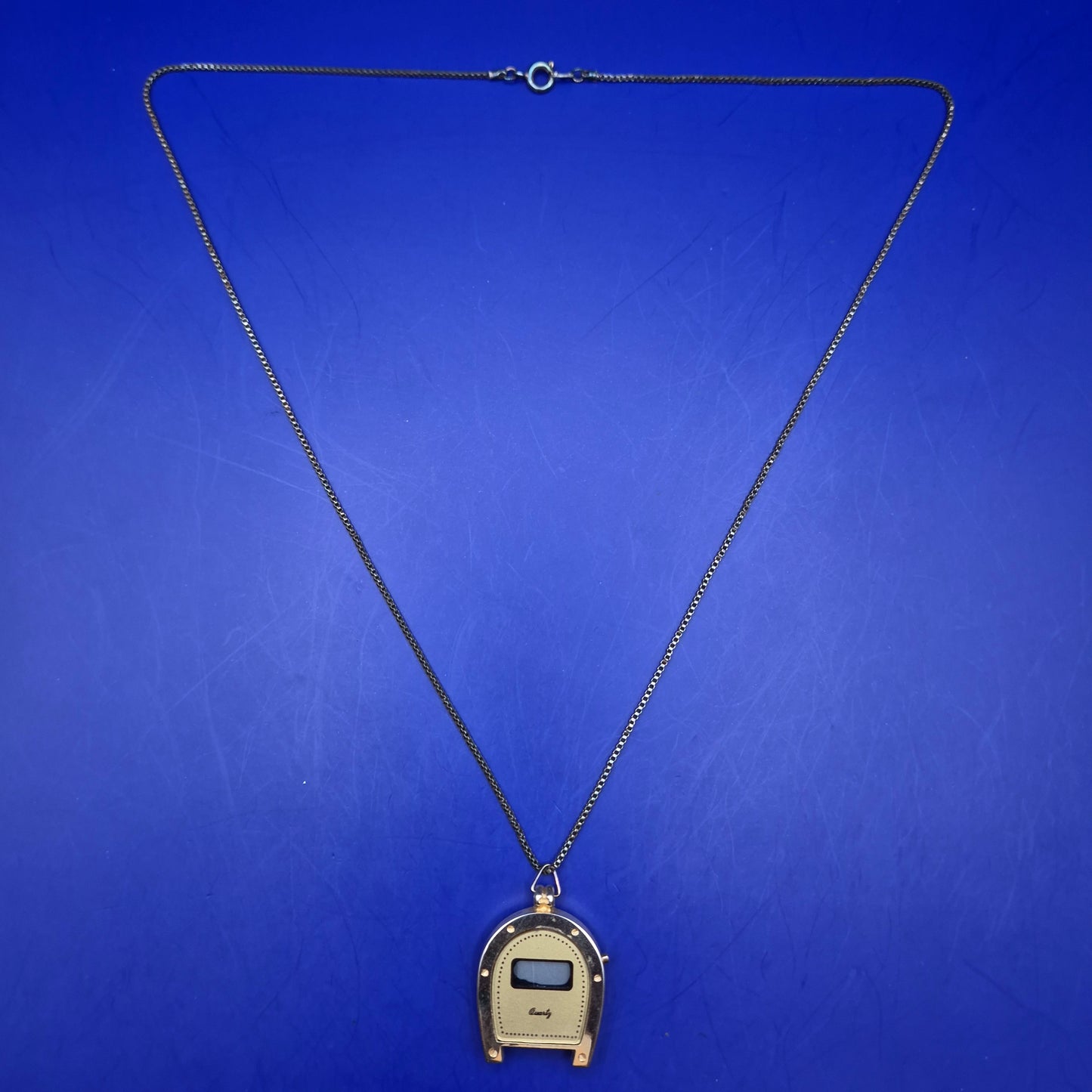 Vintage Hufeisen Digital Uhr Kette – Goldfarbenes Glücksbringer Design