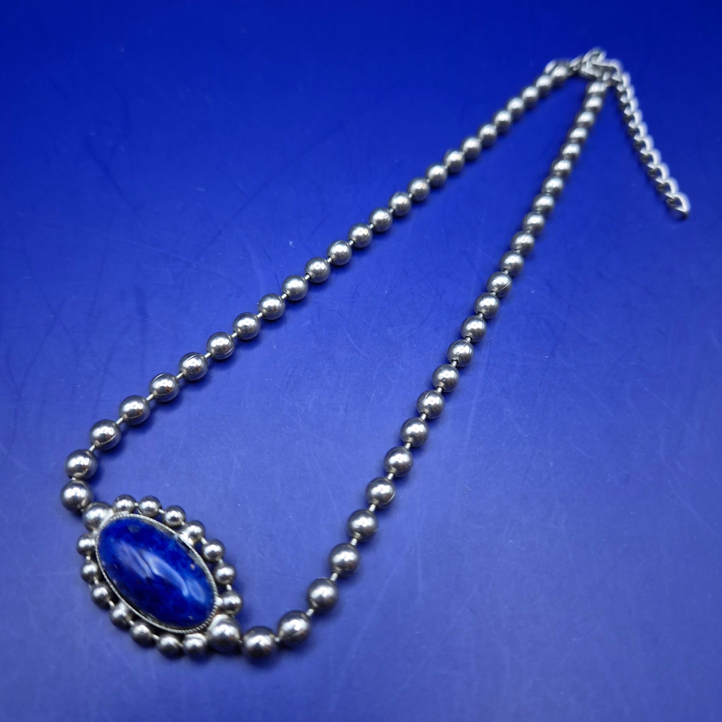 Edle Perlenkette mit Lapislazuli – Zeitlose Damen Uhr Alternative