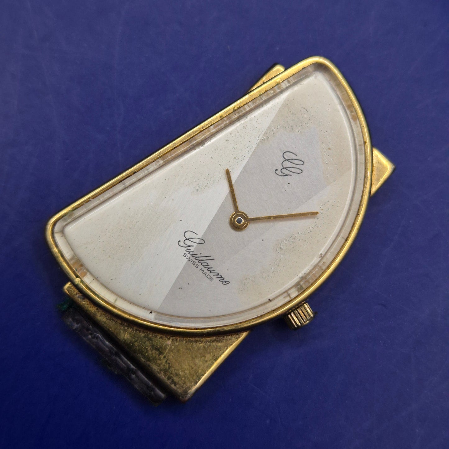 Exzentrische Guillaume Swiss Made Damen Uhr – Einzigartiges D-Form Design