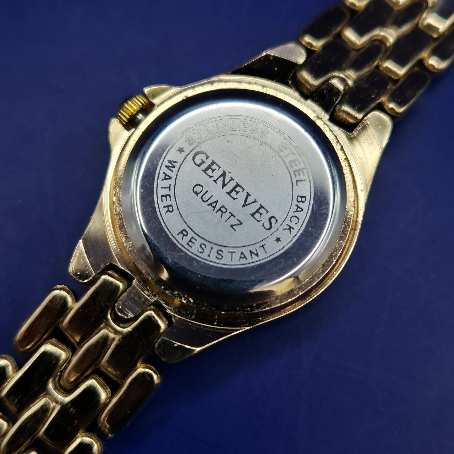 Elegante Genèves Damen Quarz Uhr – Vergoldet mit weißem Zifferblatt