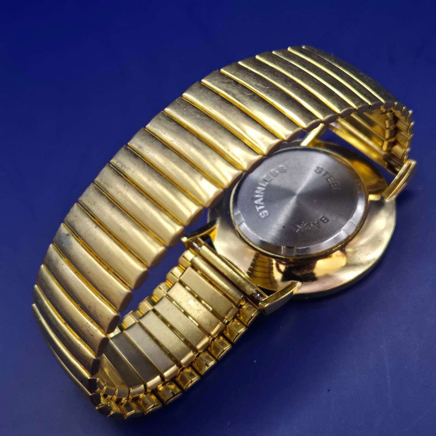 Klassische Vive Damen Uhr – Goldenes Zugband & Römische Ziffern
