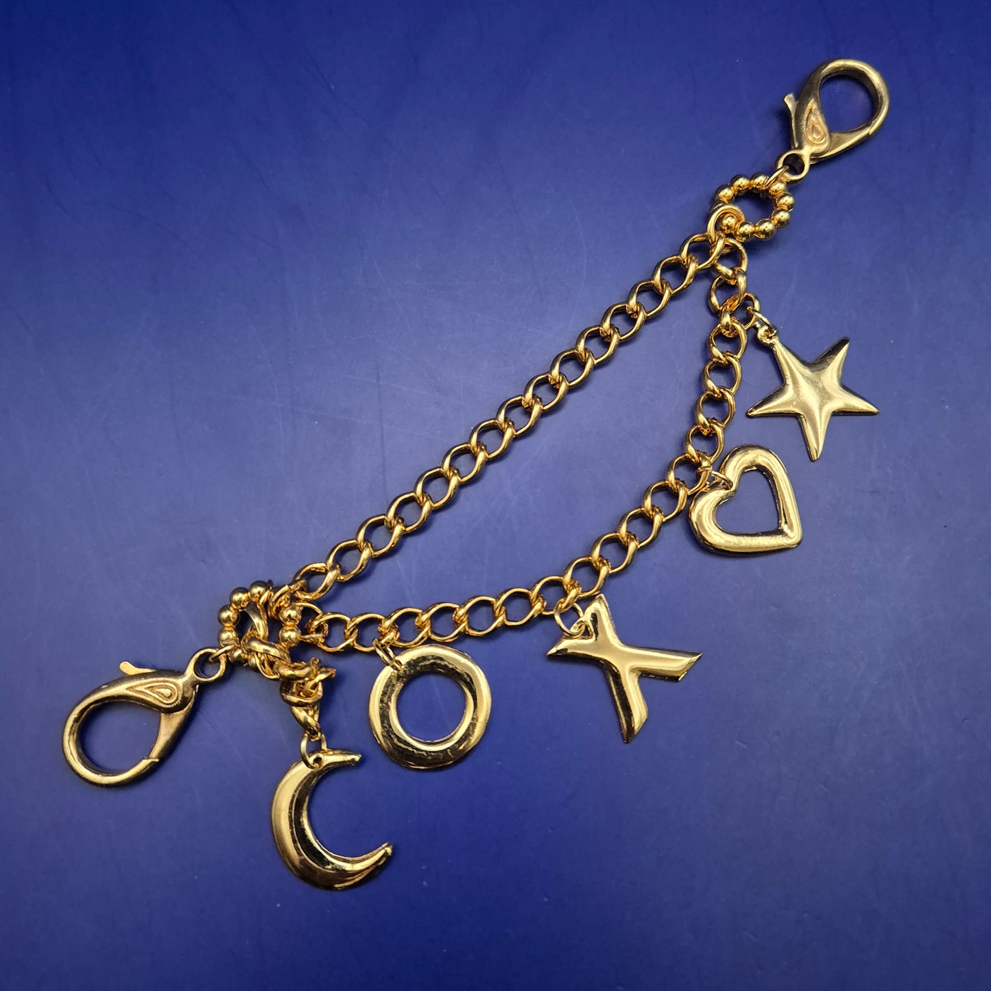 Charmantes Goldfarbenes Bettelarmband – Verspielte Symbole für Damen