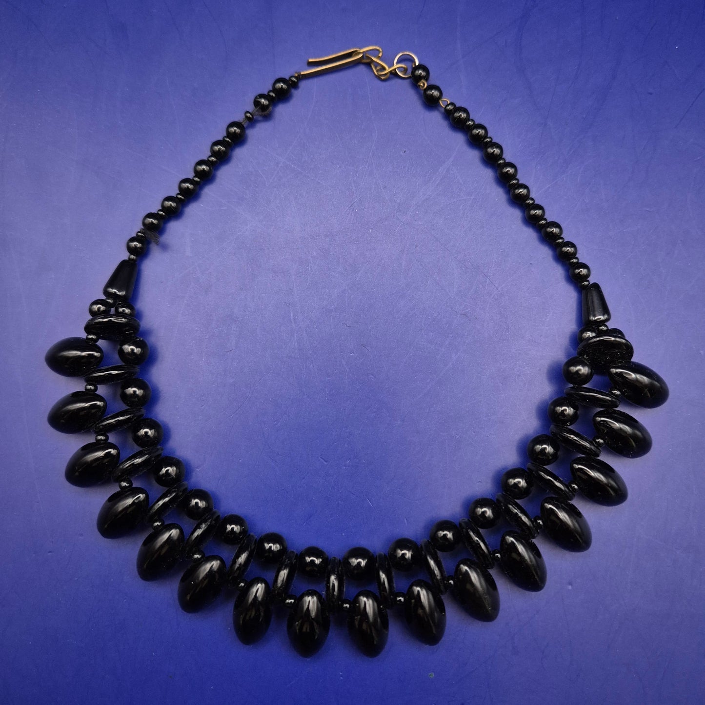 Markante Onyx Schwarz Damen Halskette – Statement Design in Tiefschwarz