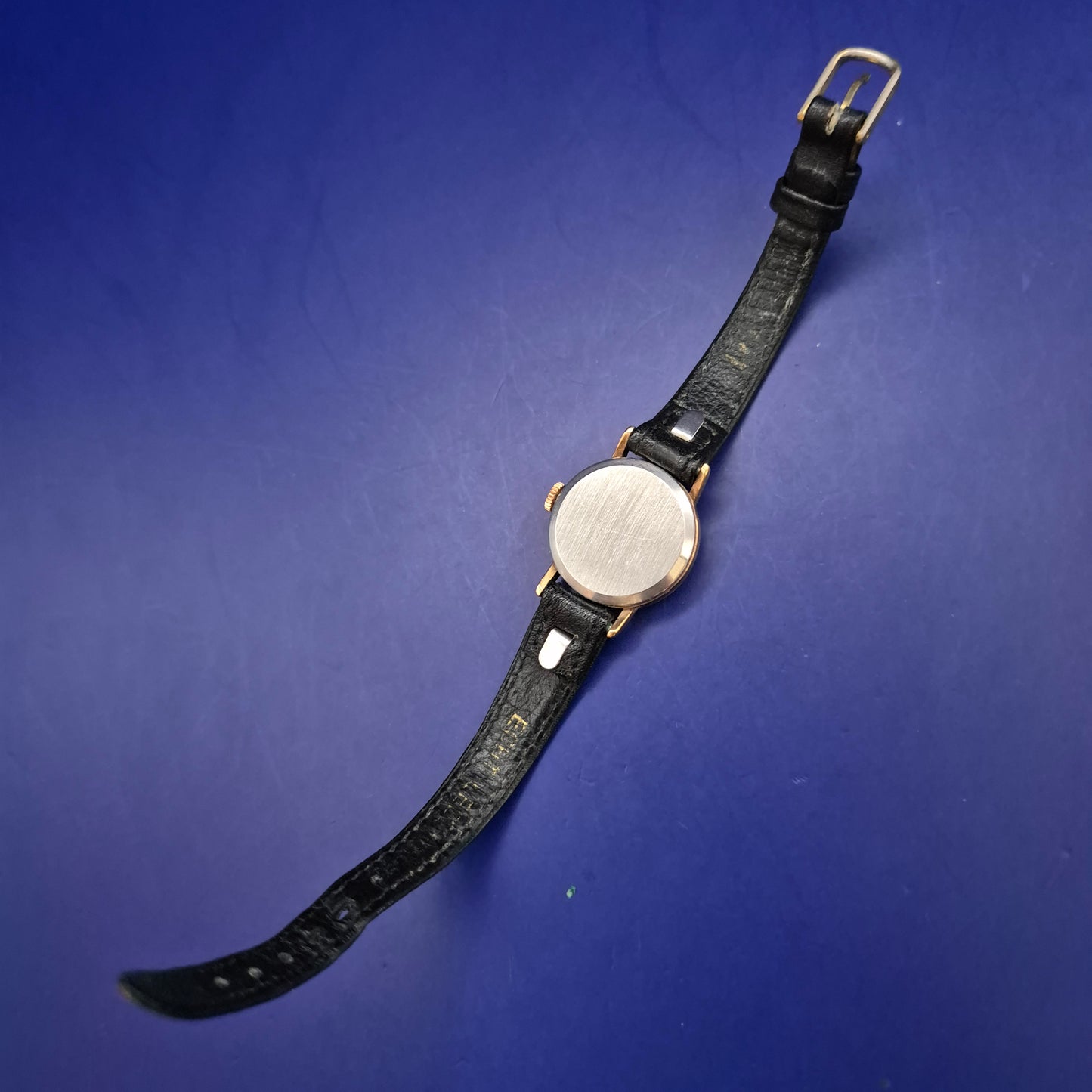 Vintage Luch Damen Uhr – Klassisches Design aus der Sowjetunion