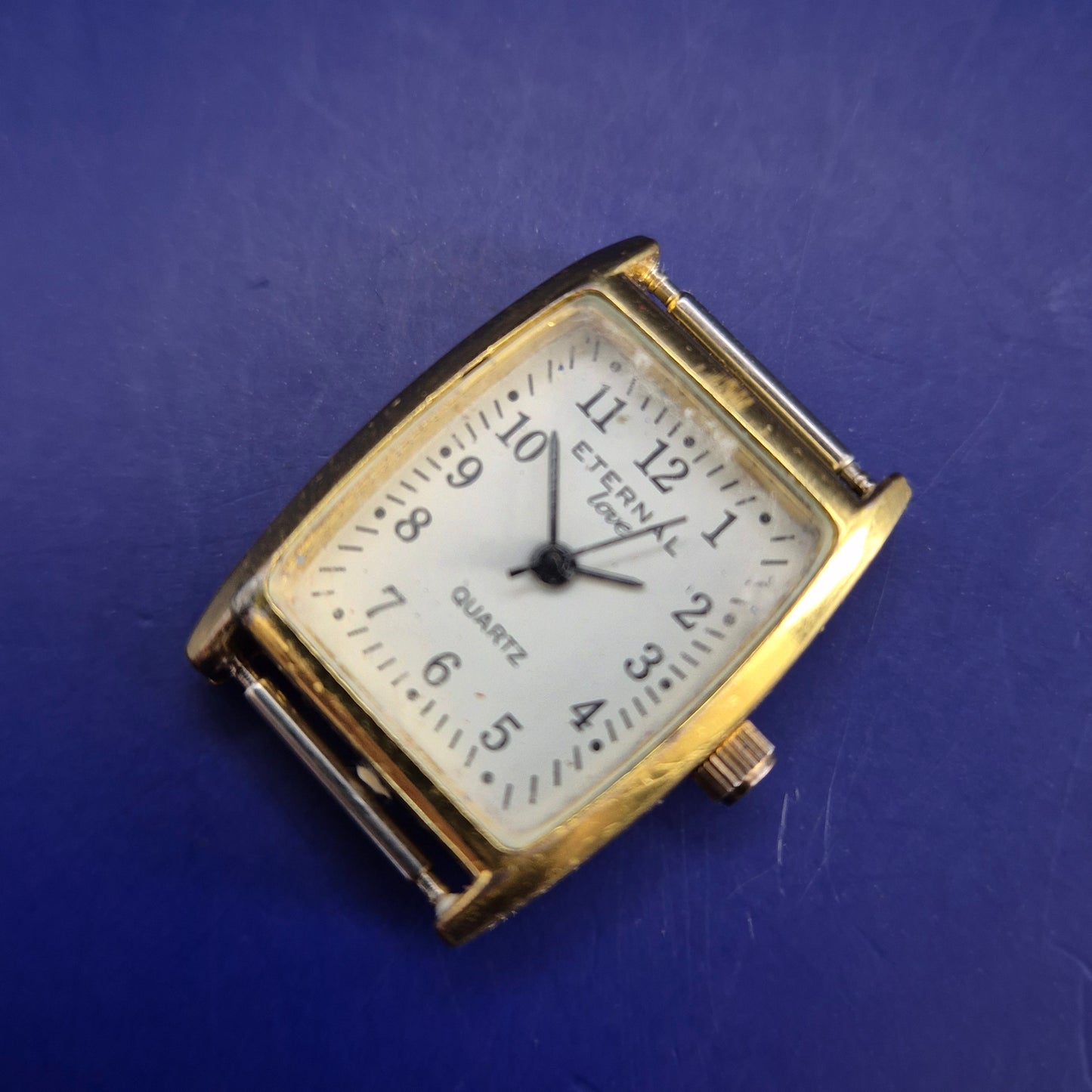 Klassische Eternal Love Damen Uhr – Goldenes Rechteck Design