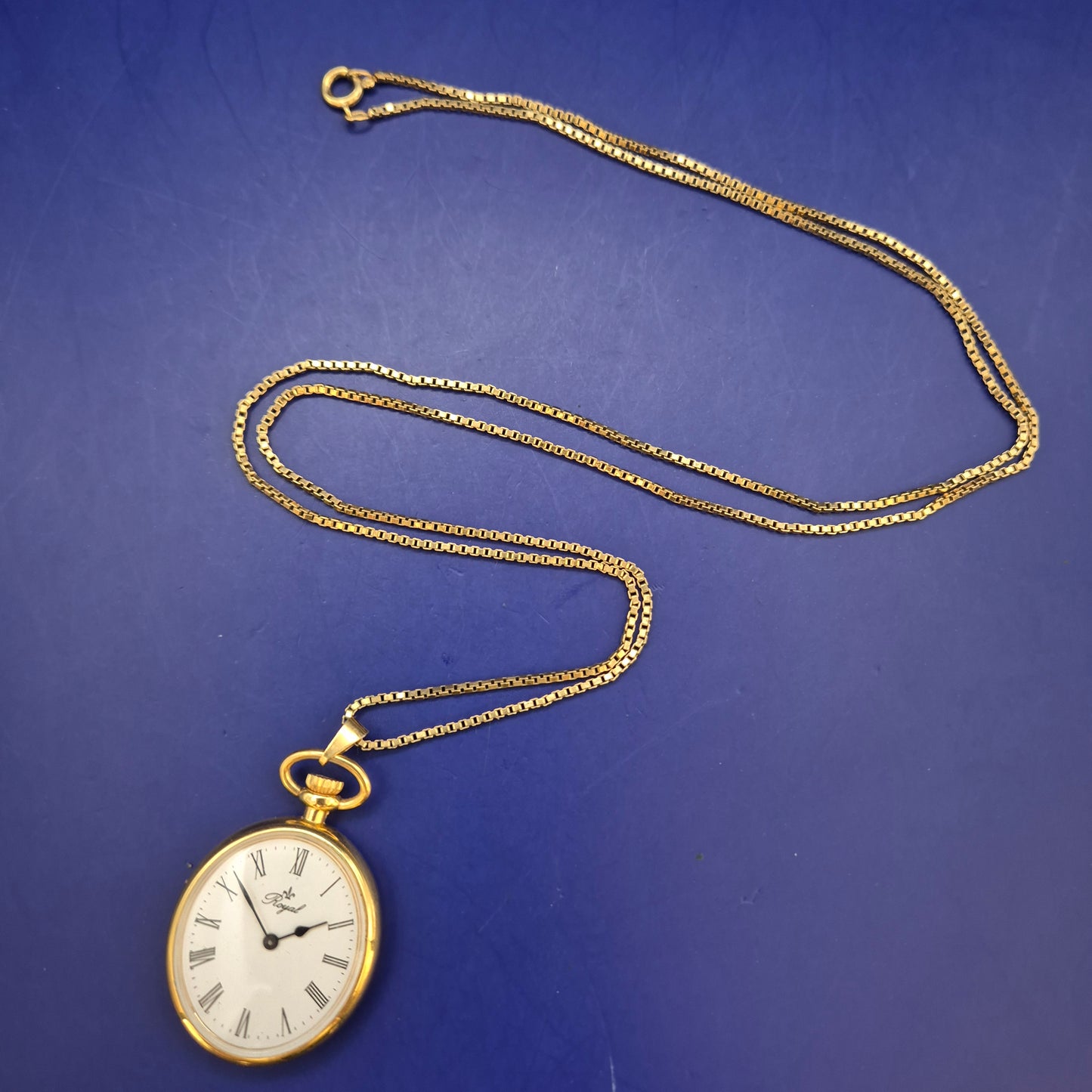 Elegante Royal Halsketten Uhr – Vintage Design mit römischen Ziffern