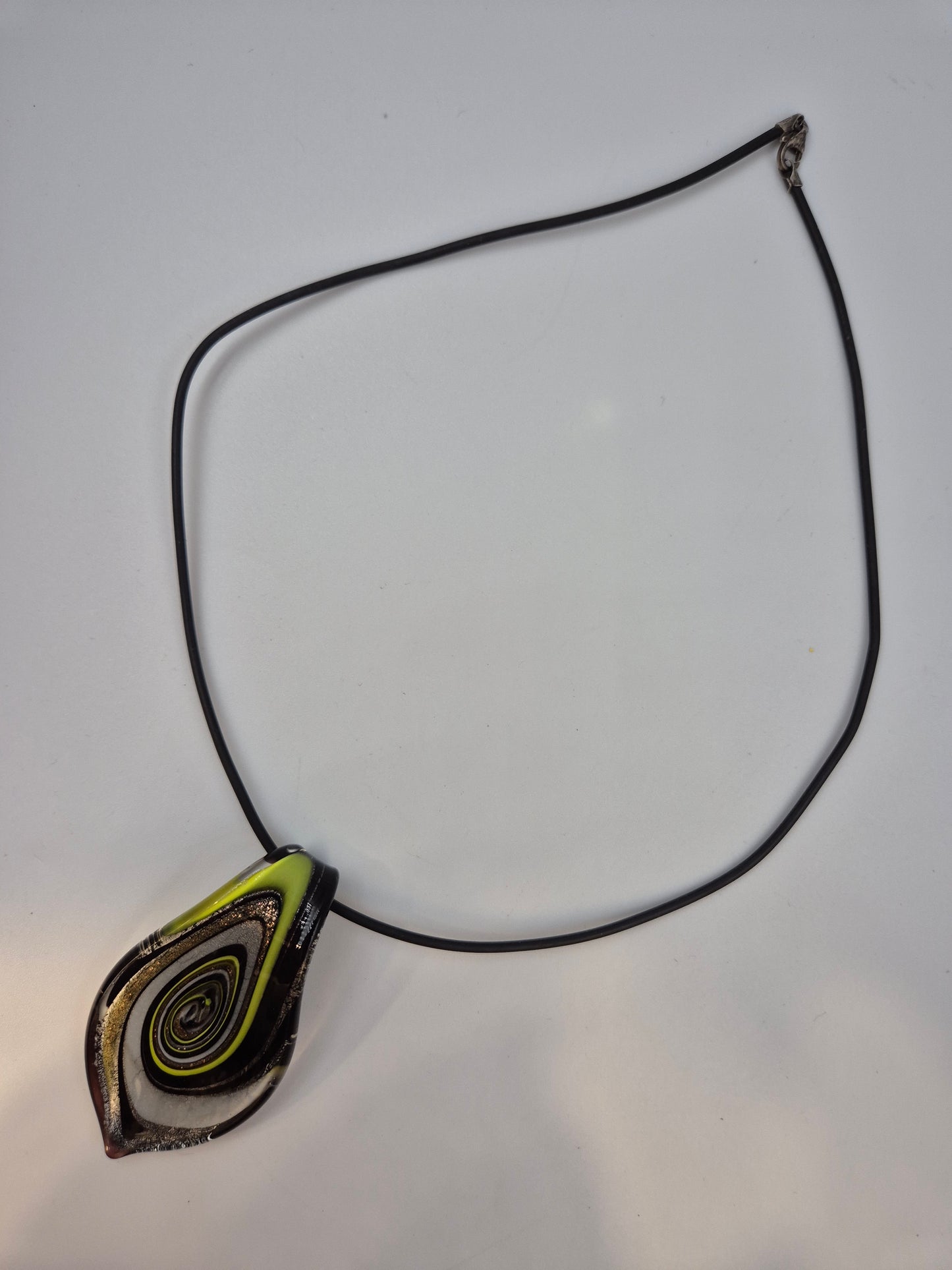 Elegante Damen Uhr Kette mit Muranoglas-Stil Anhänger in Schwarz-Gelb