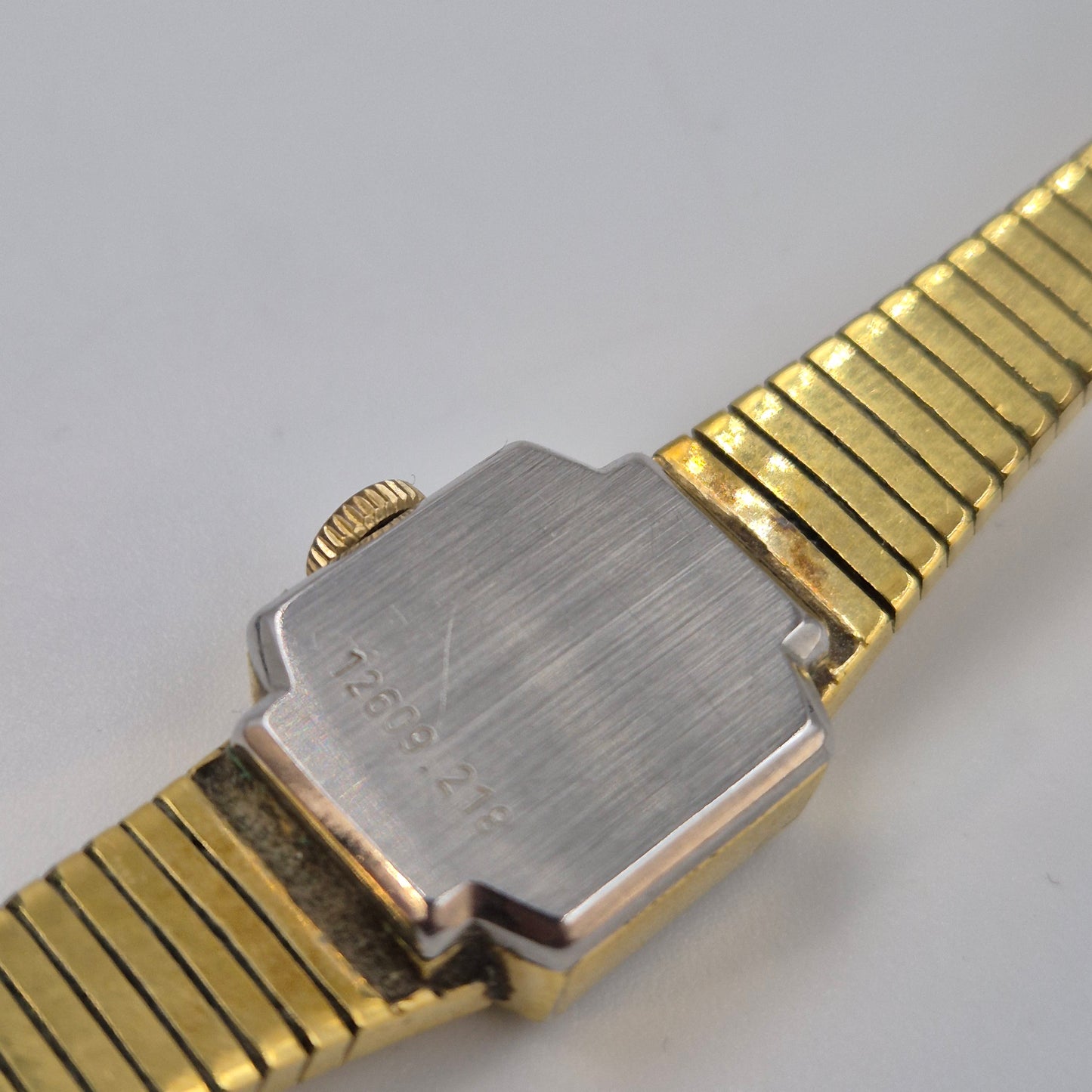 Vintage Pontiac Damen Uhr – Elegantes Schmuckstück mit Musterarmband