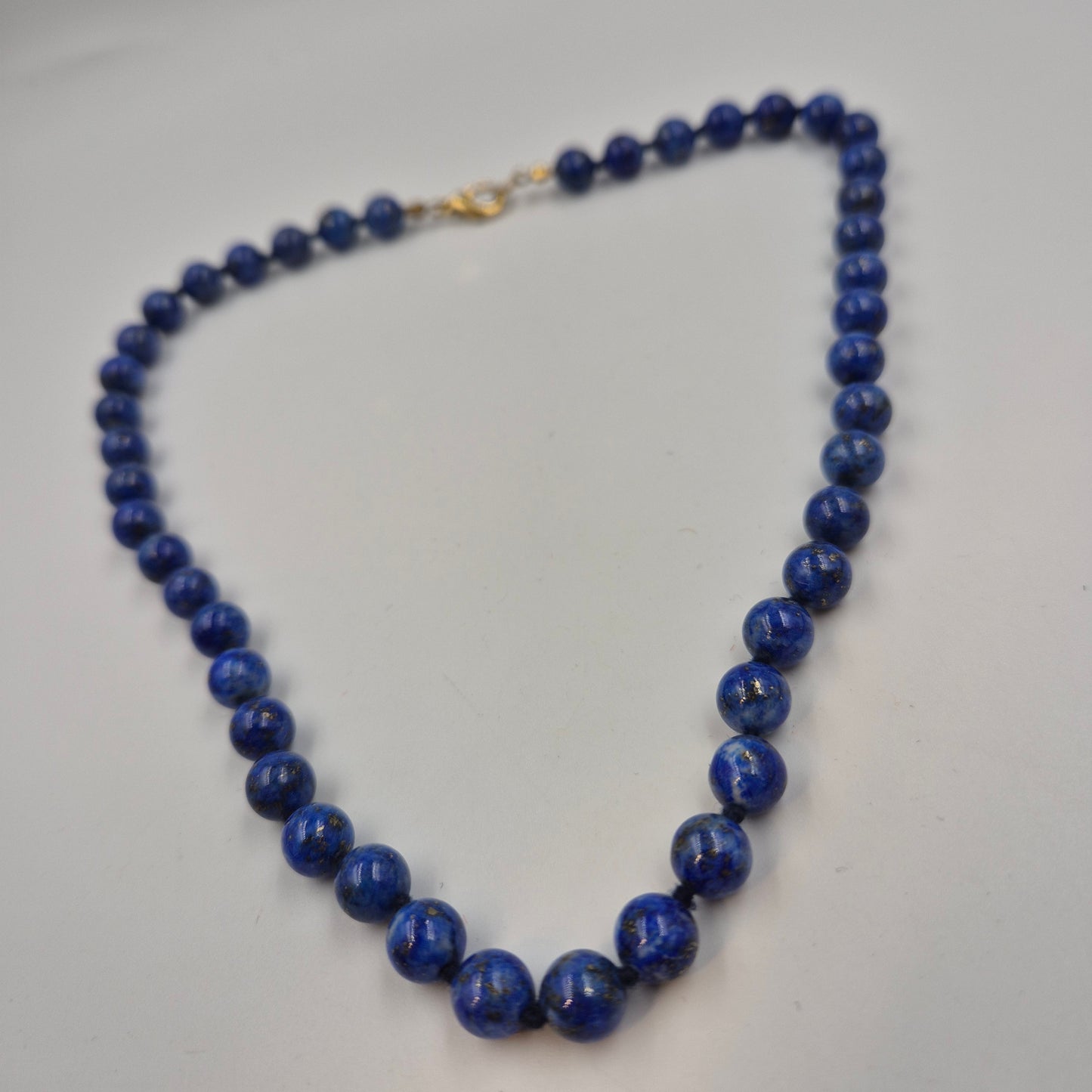 Elegante Lapis Lazuli Naturstein Kette – Tiefblau mit Karabinerverschluss