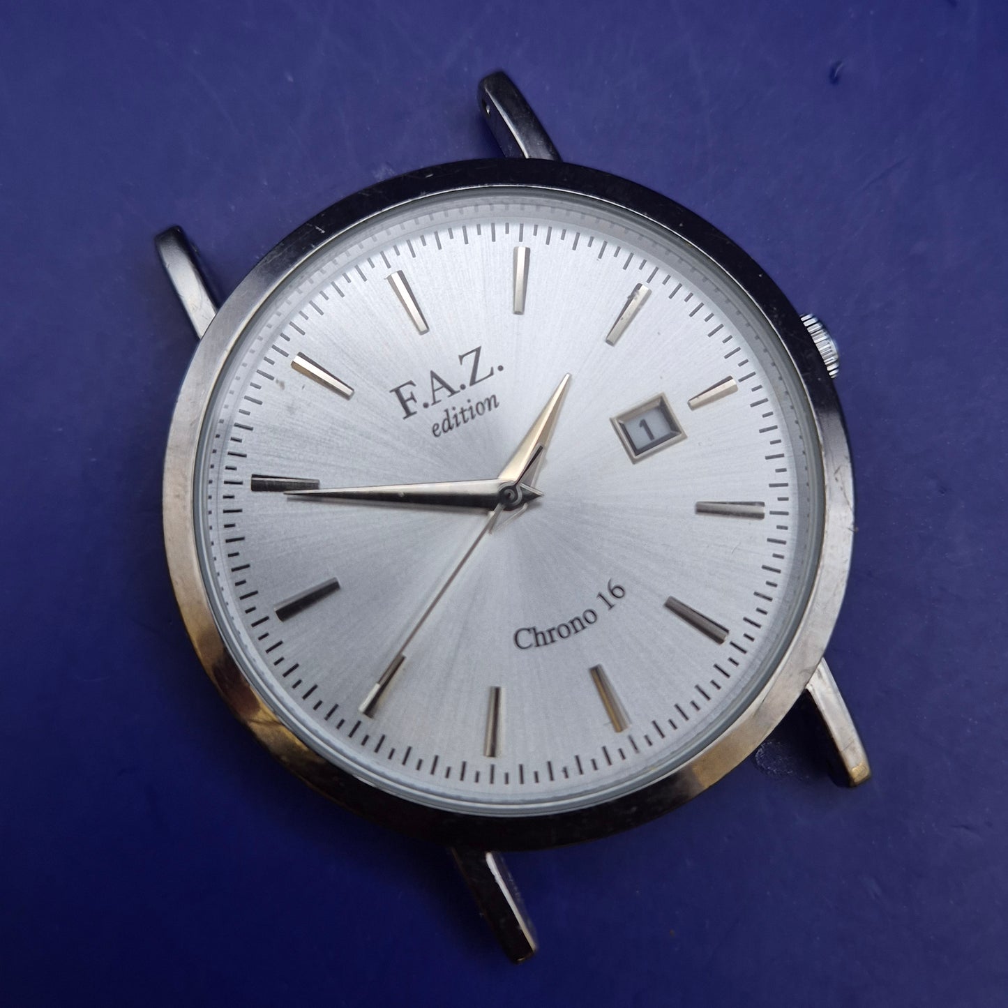 Klassische F.A.Z. Edition Chrono 16 Herren Uhr – Zeitloser Stil