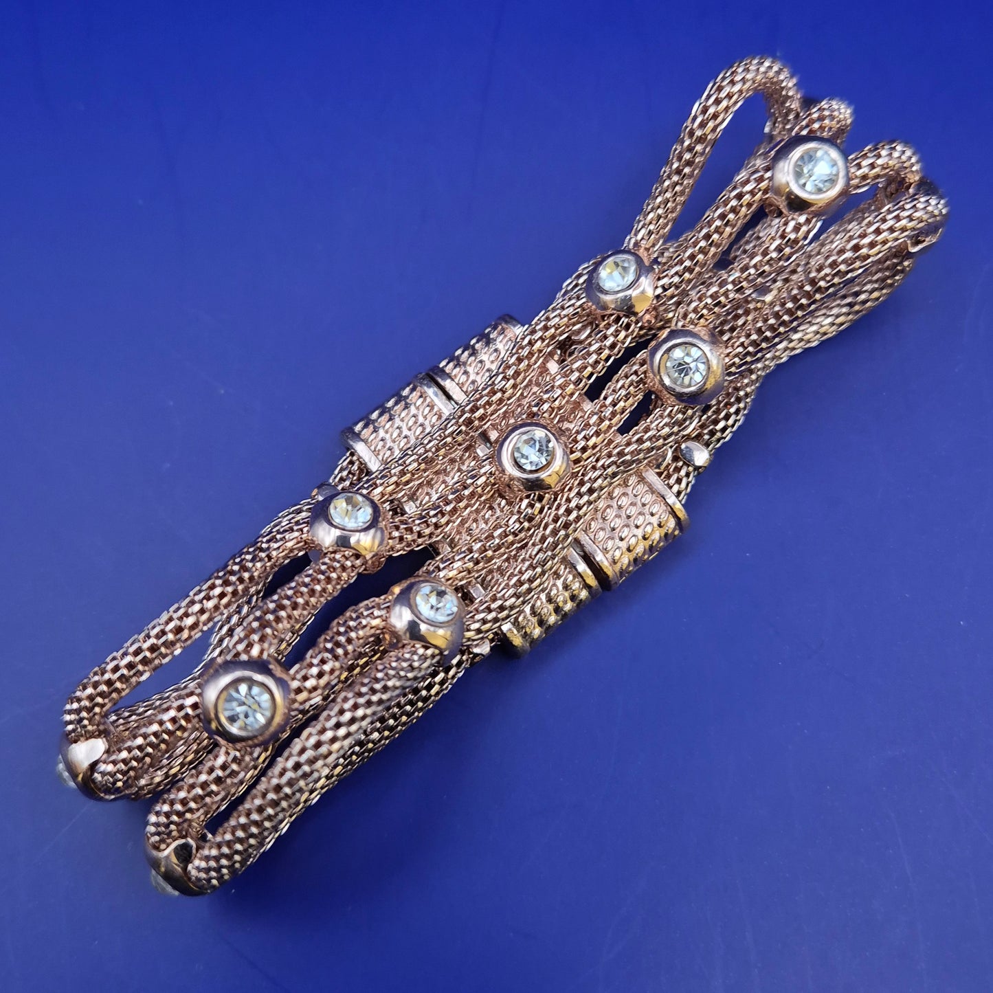 Elegantes Glieder Armband in Roségold-Optik mit funkelnden Steinen