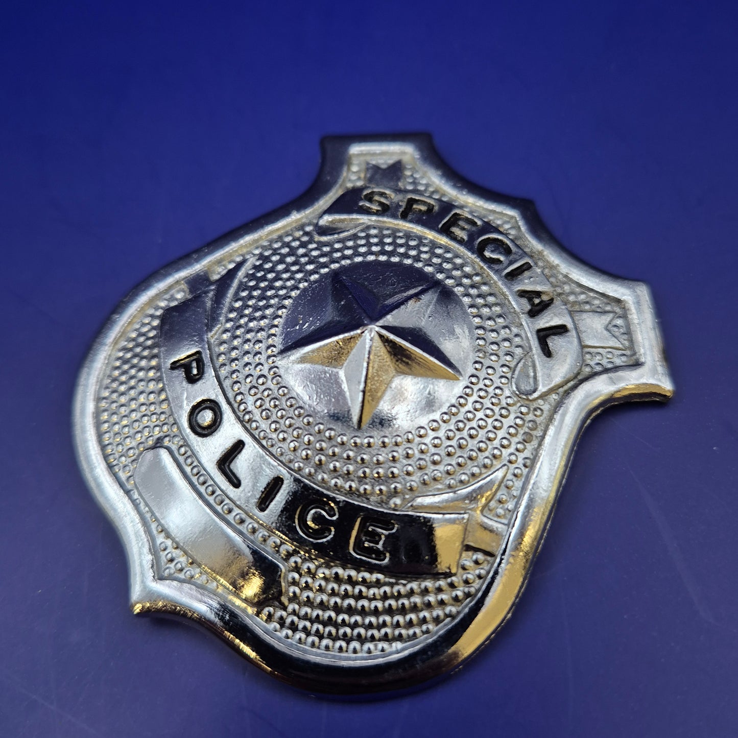 Klassische Special Police Brosche – Silberfarbenes Abzeichen mit Stern