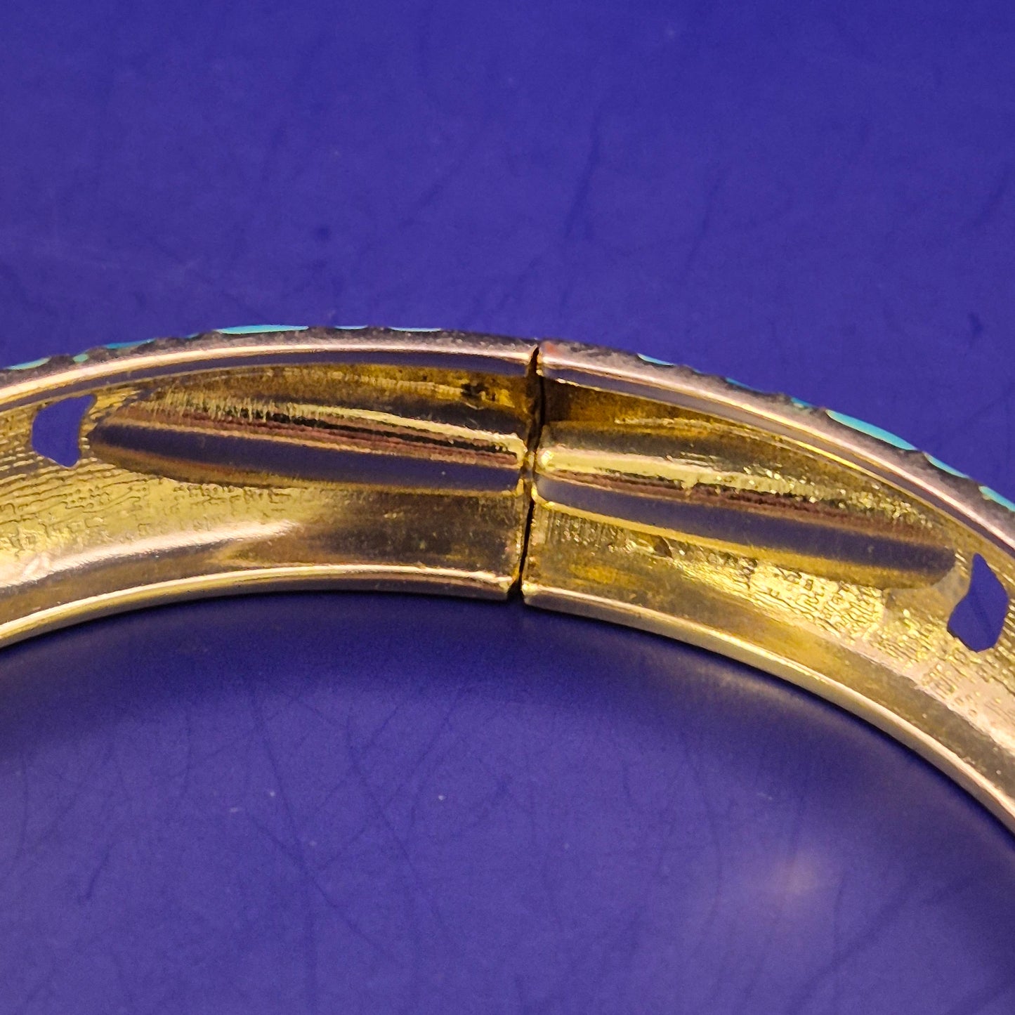 Eleganter Damen Armreif mit Emaille und Strasssteinen – Türkis & Weiß