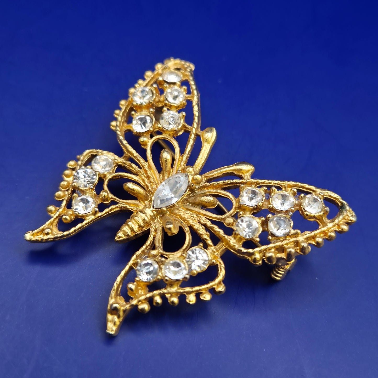 Edle Vintage Schmetterling Brosche – Goldfarben mit Strass Steinen